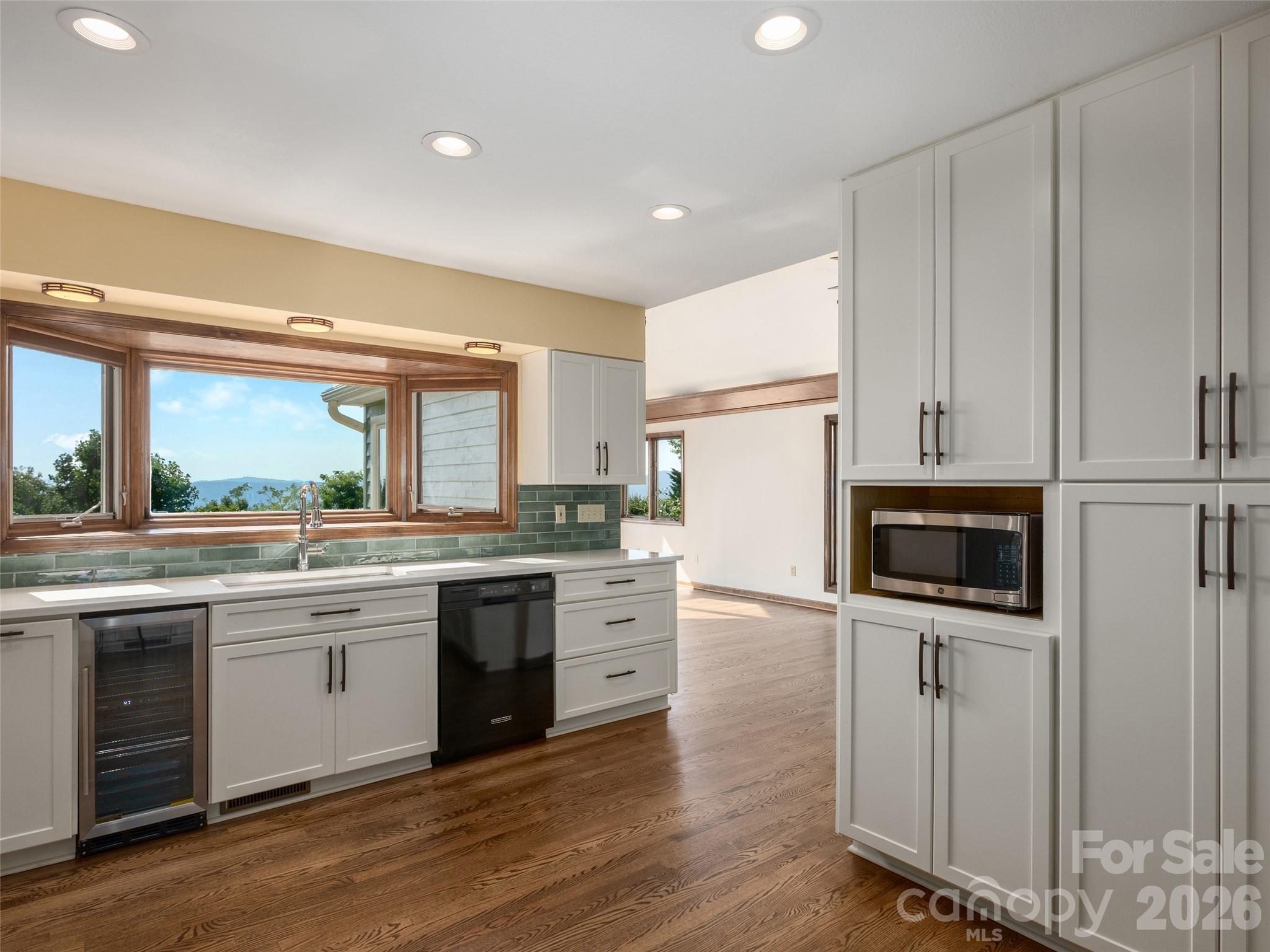 288 Roberts Drive — Laurel Park
