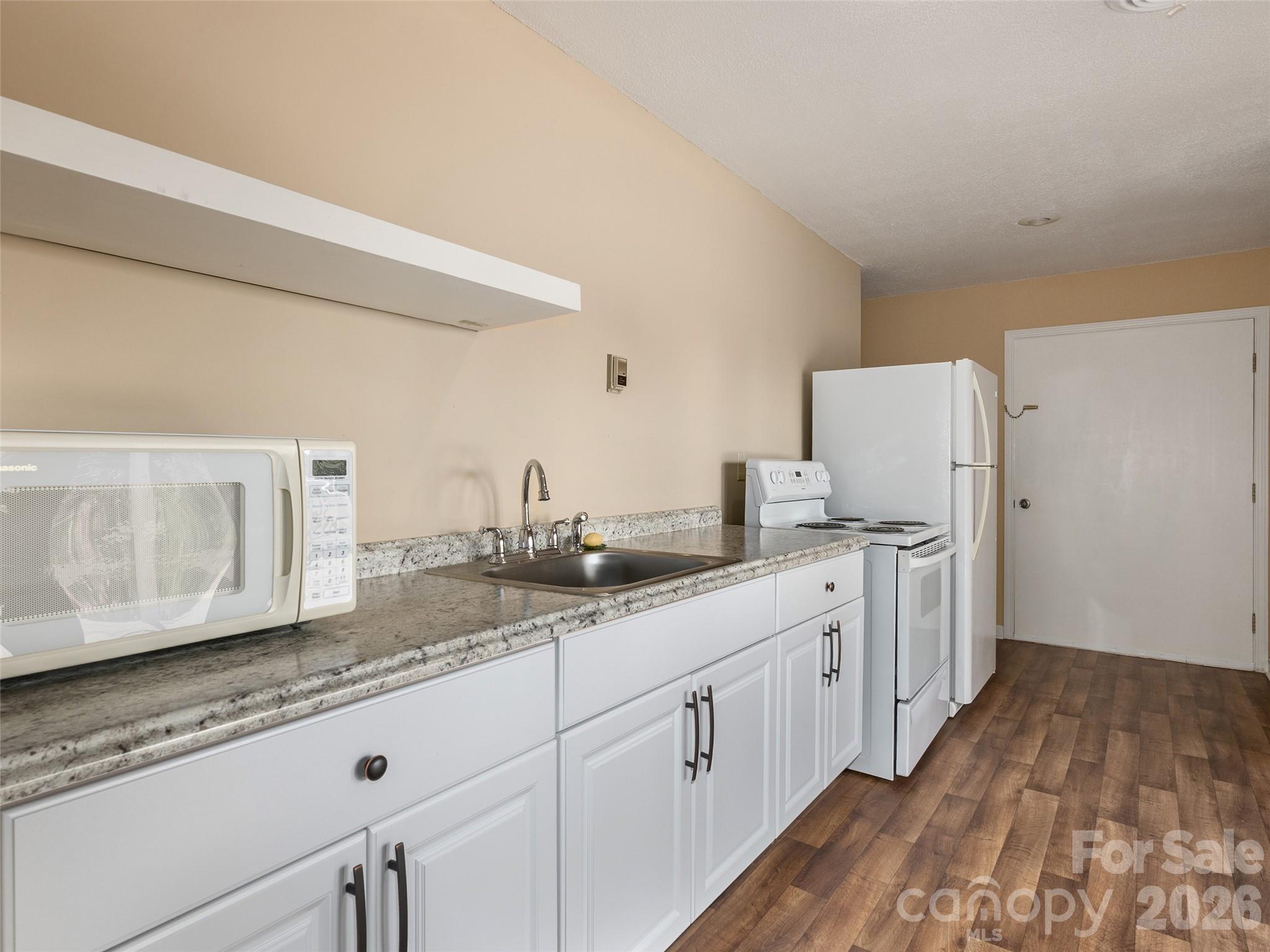 288 Roberts Drive — Laurel Park