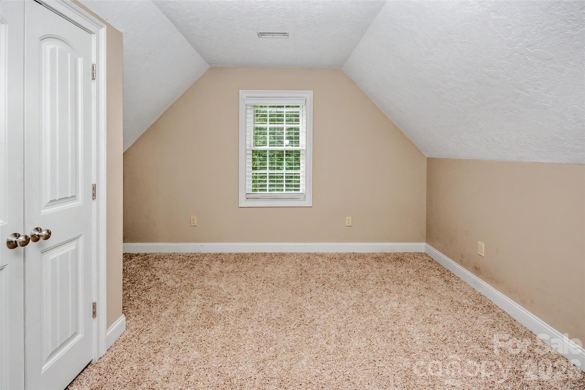 204 Seven Springs Loop — Statesville