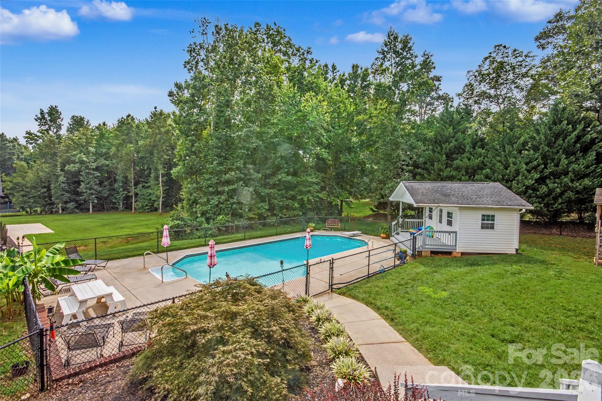 204 Seven Springs Loop — Statesville