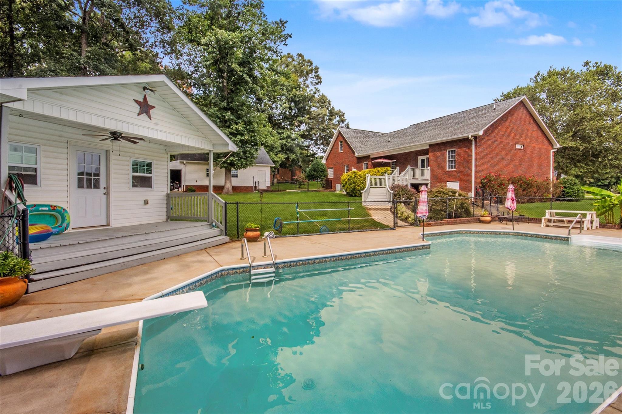 204 Seven Springs Loop — Statesville