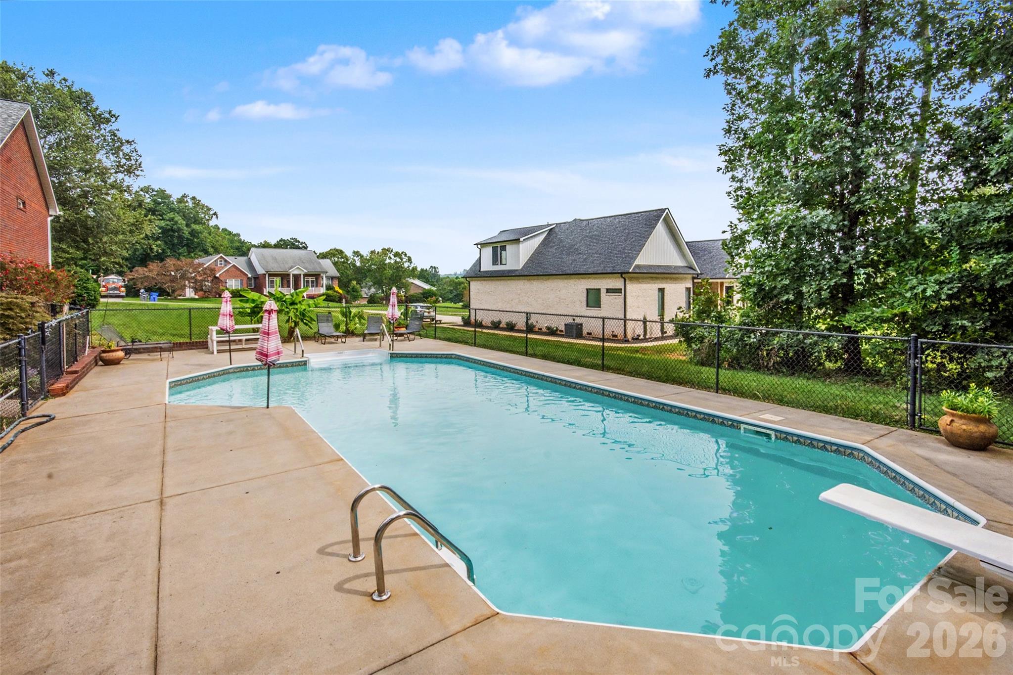 204 Seven Springs Loop — Statesville