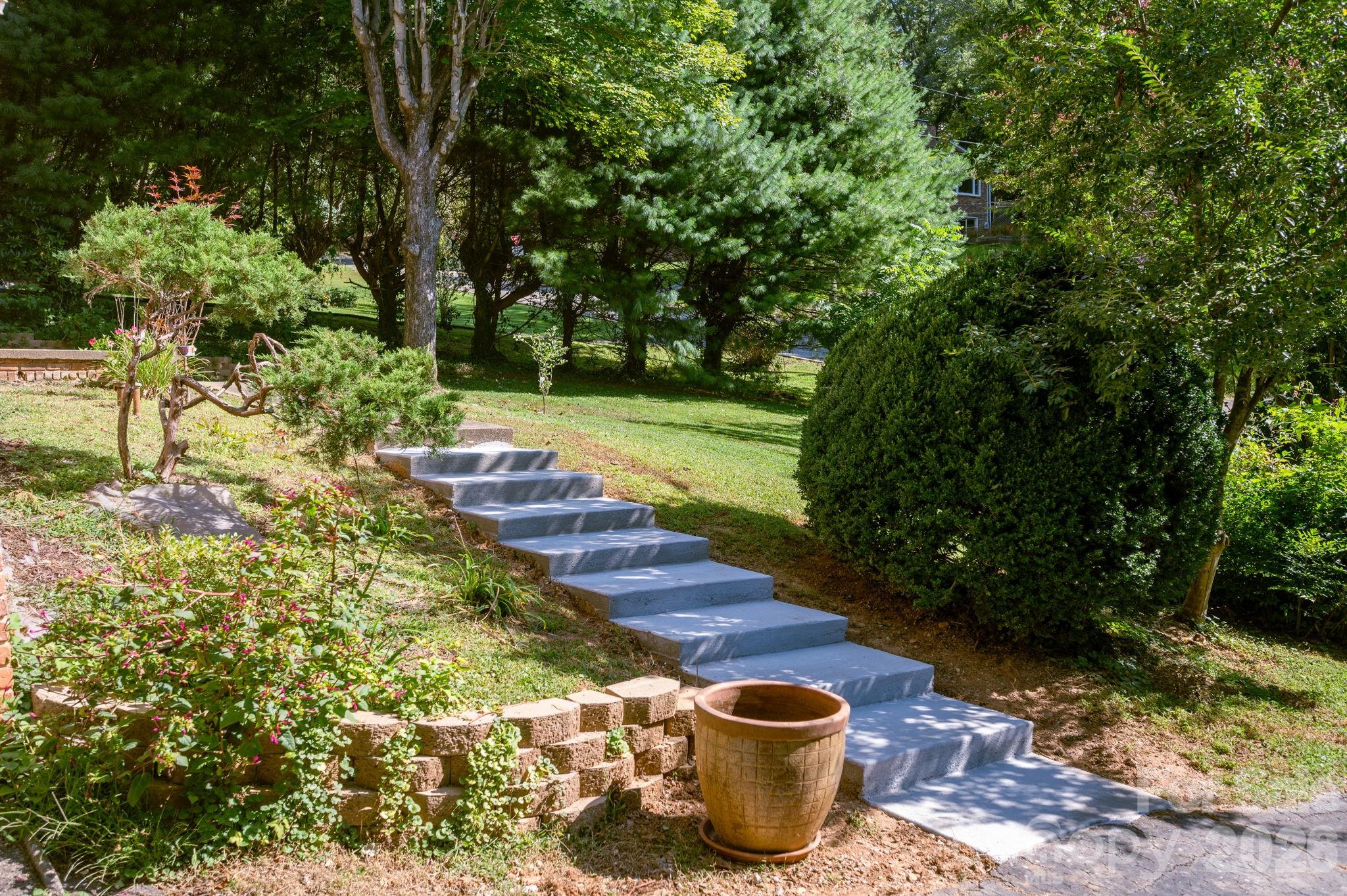 65 Beechwood Road — Asheville