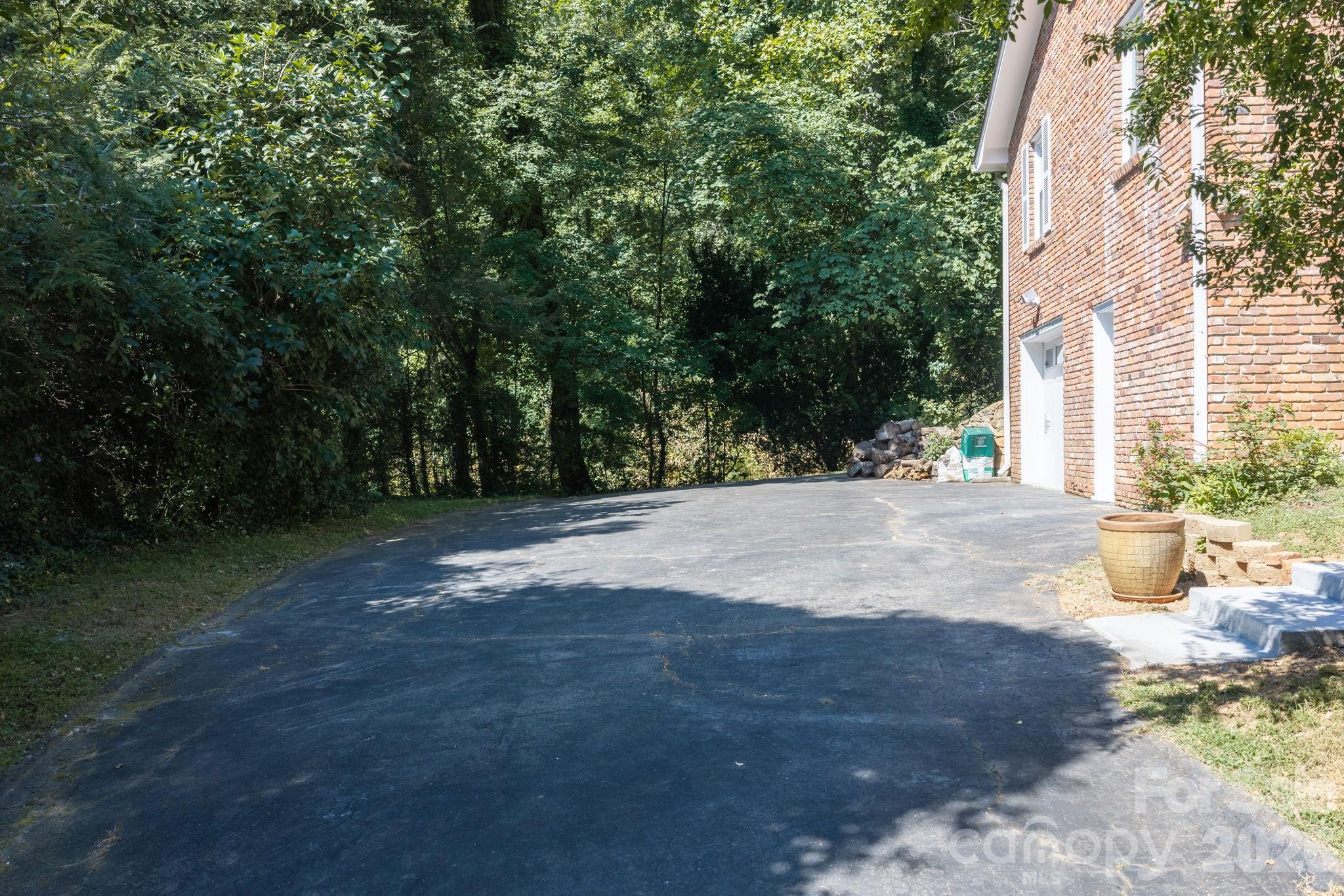 65 Beechwood Road — Asheville
