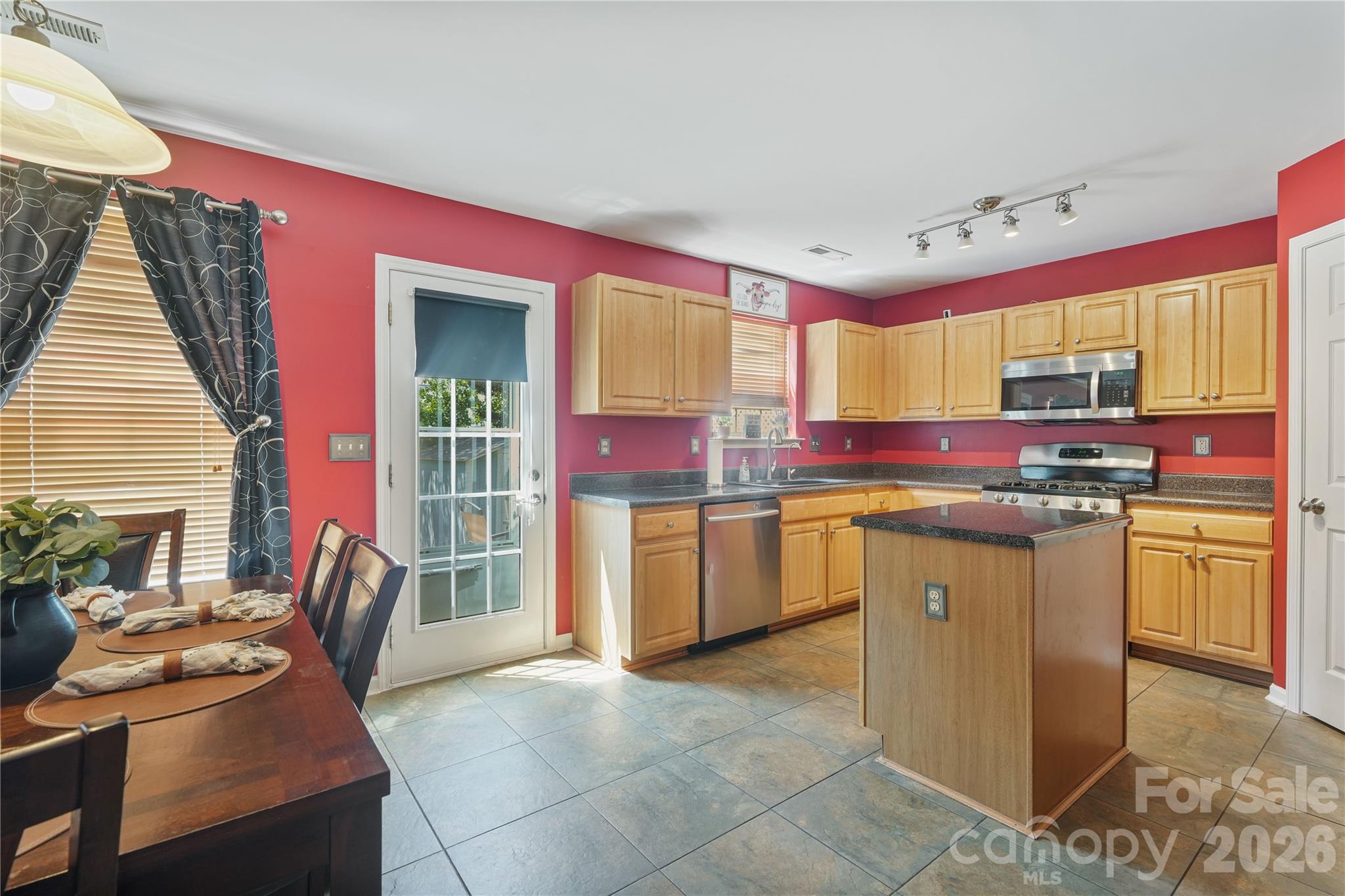 190 Almora Loop — Mooresville