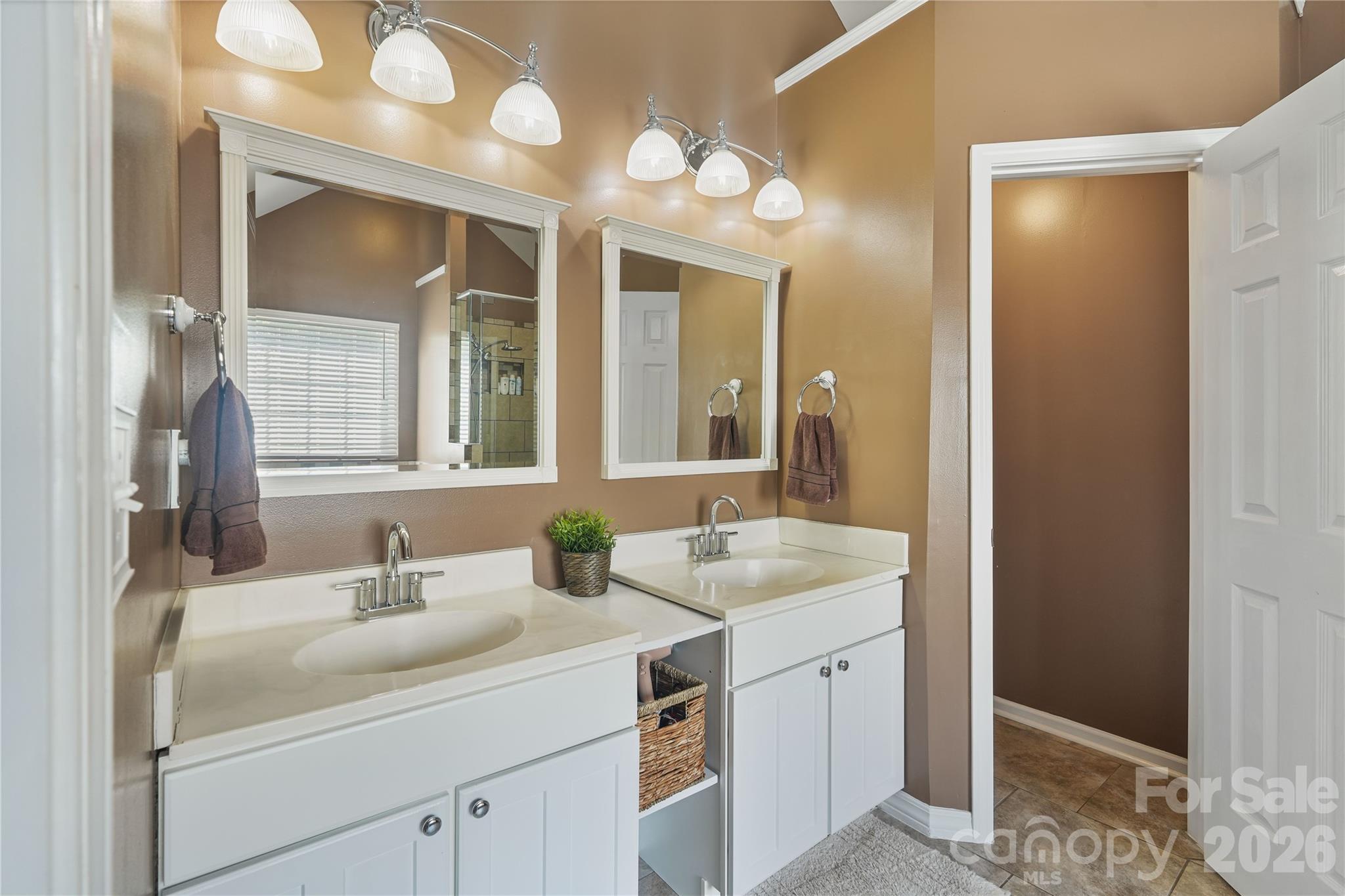 190 Almora Loop — Mooresville