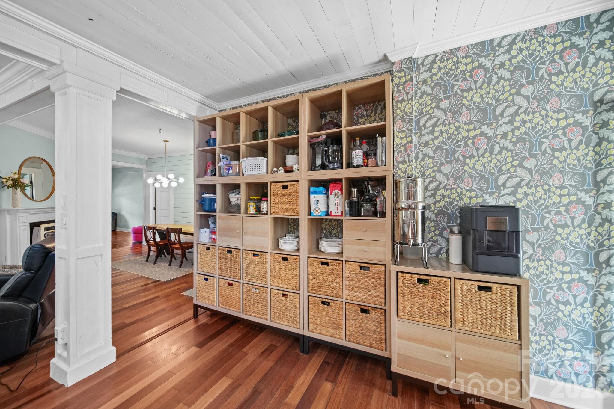 101 W Raleigh Street — Stanfield