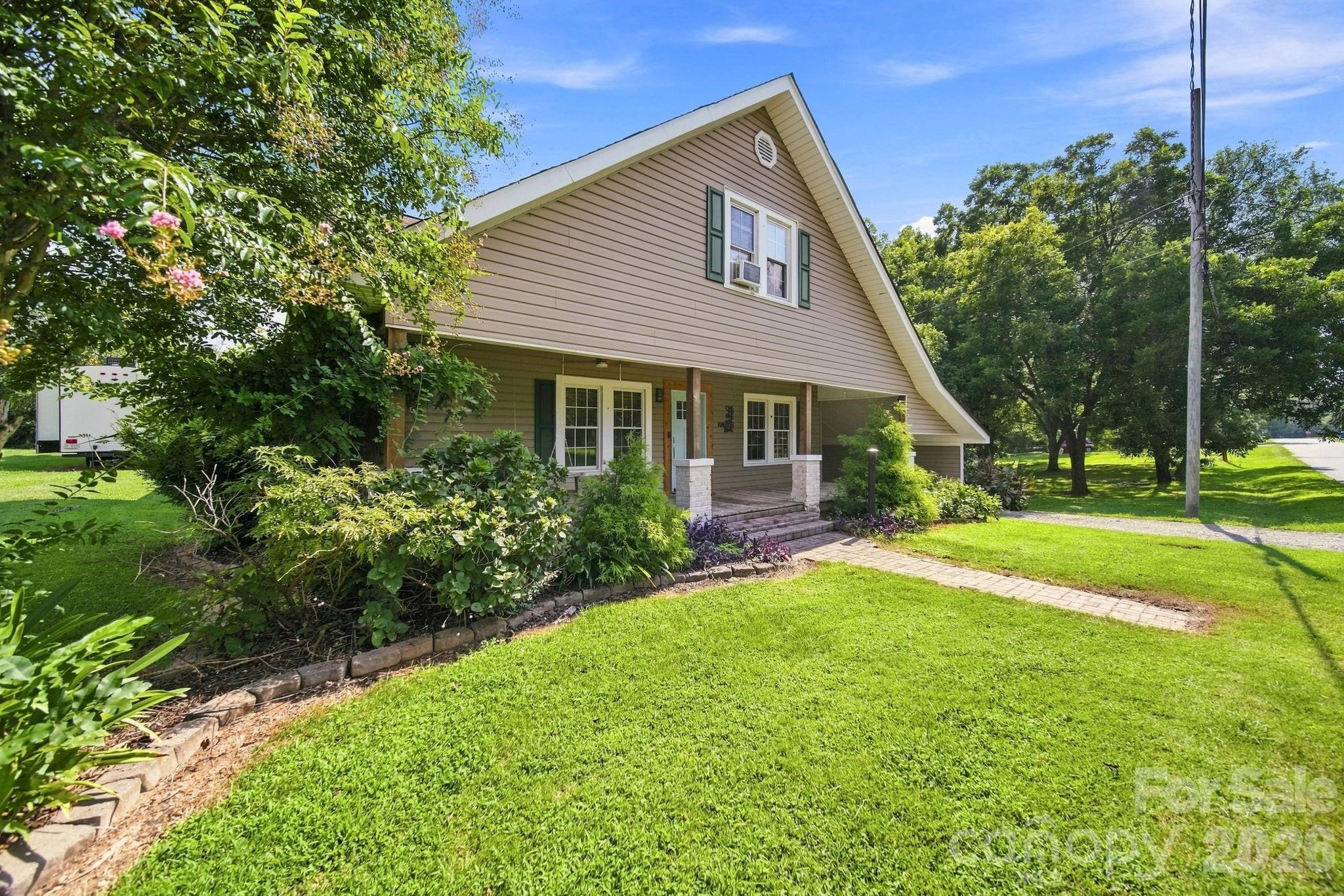 101 W Raleigh Street — Stanfield