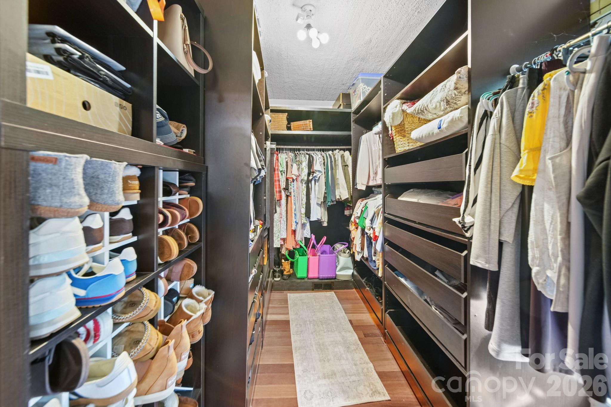 101 W Raleigh Street — Stanfield
