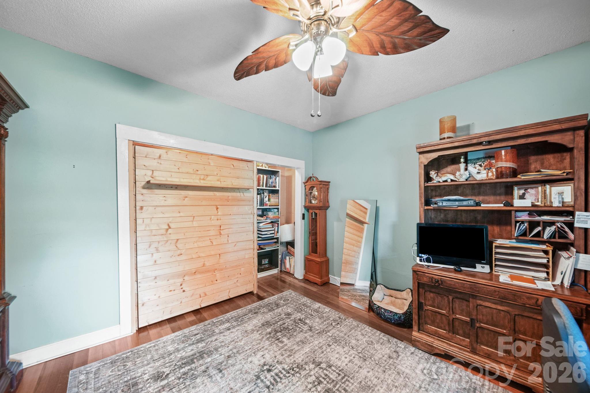 101 W Raleigh Street — Stanfield