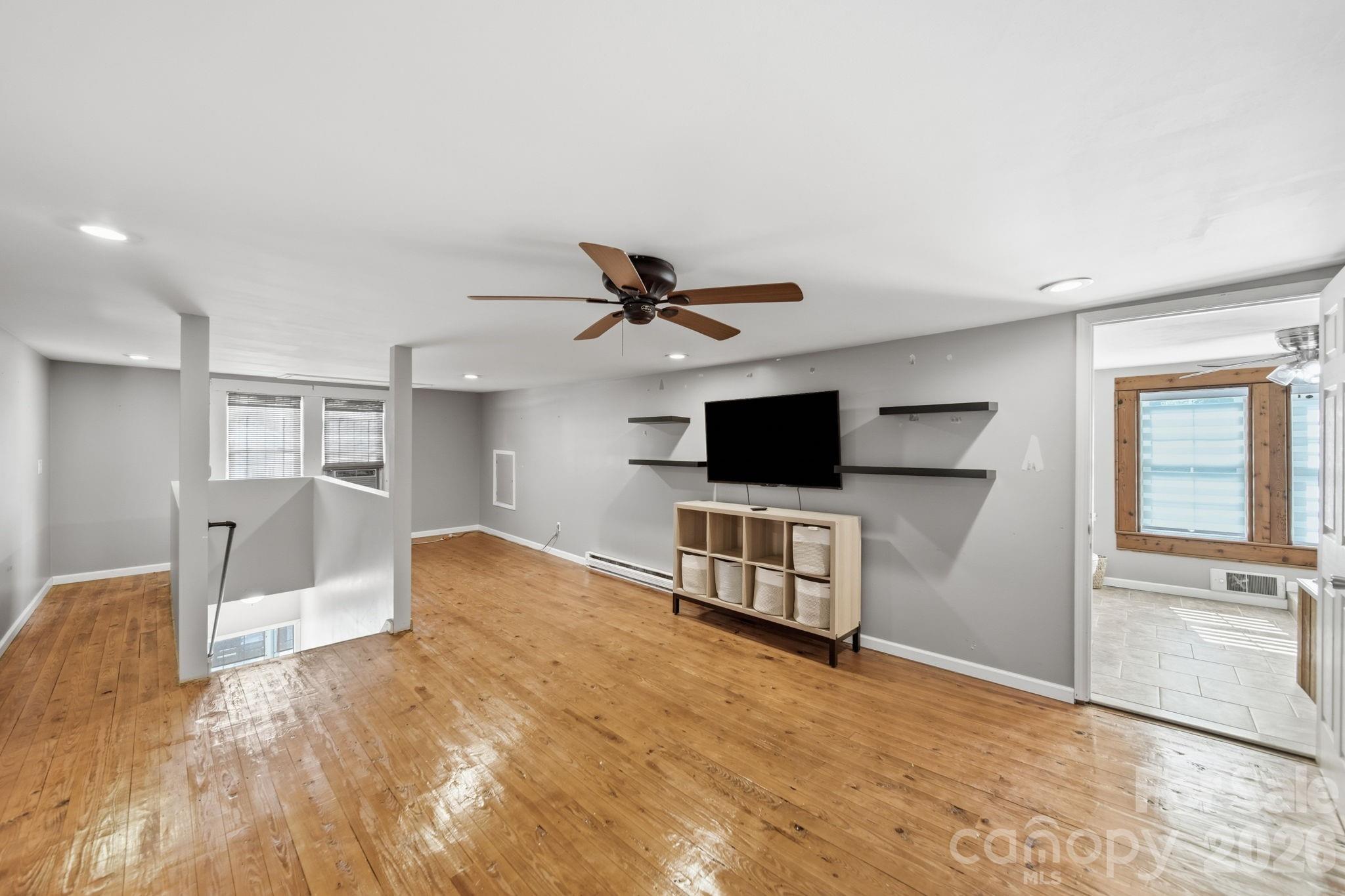 101 W Raleigh Street — Stanfield