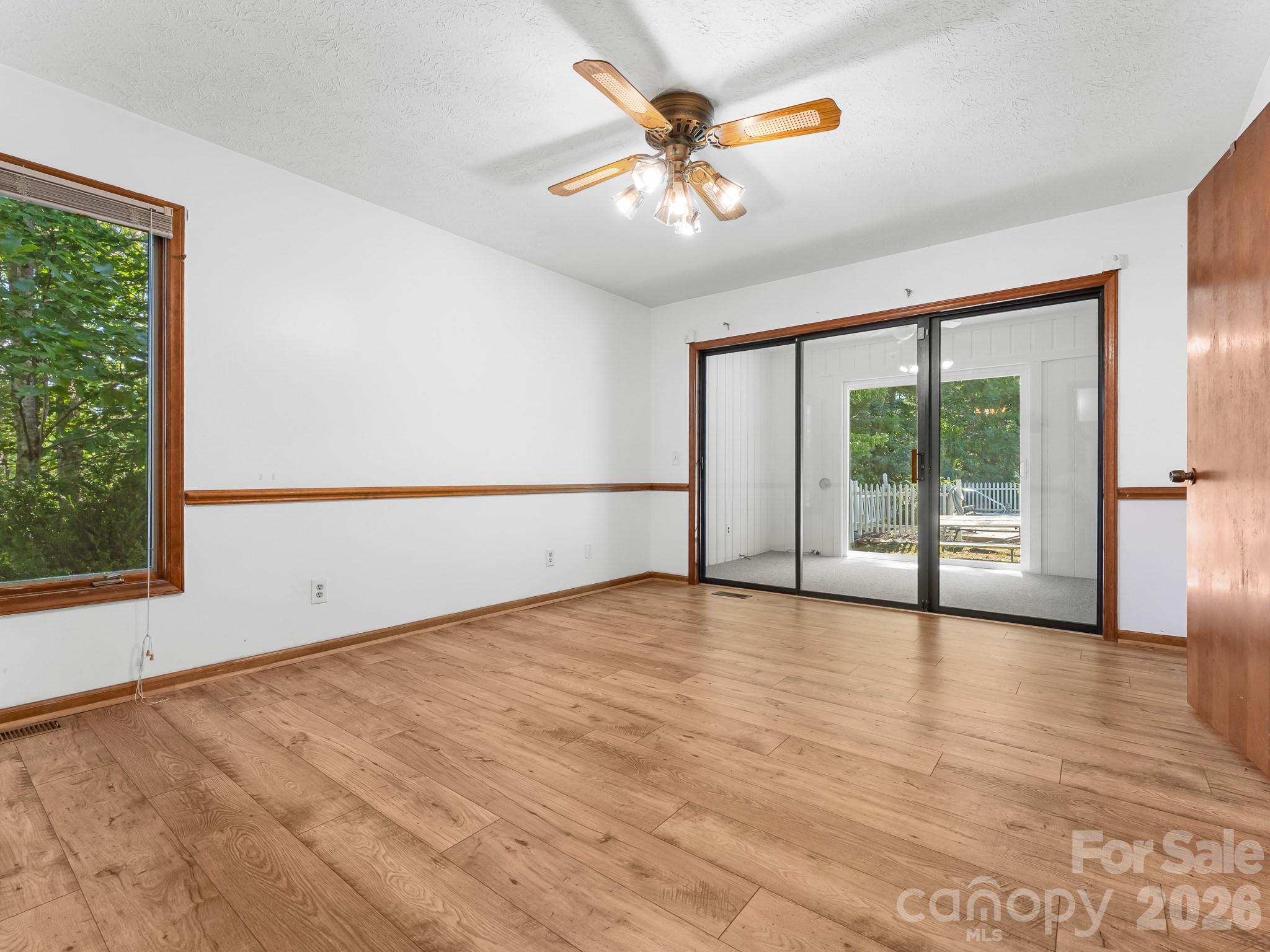 40 Country Bear Lane — Flat Rock
