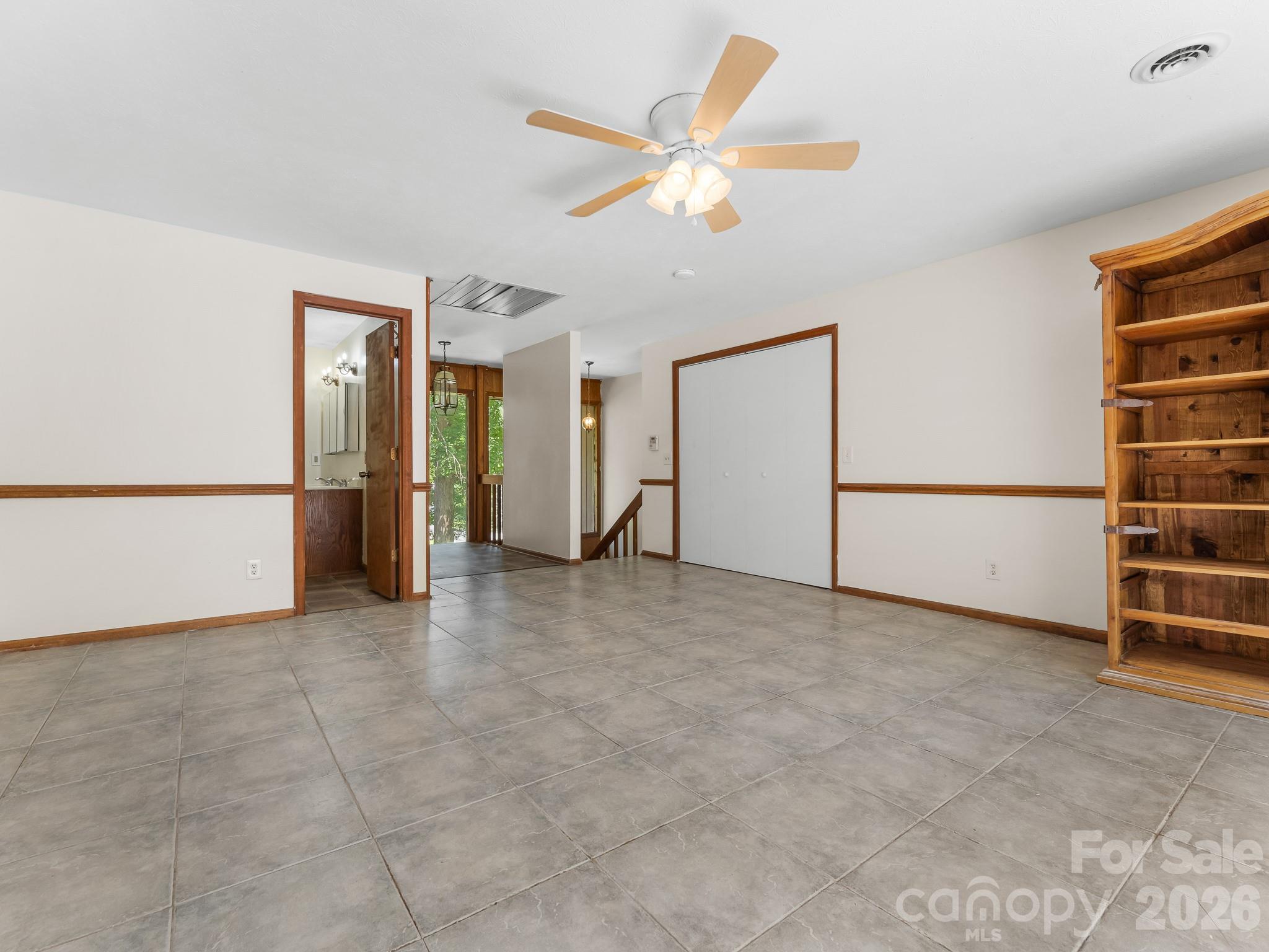 40 Country Bear Lane — Flat Rock