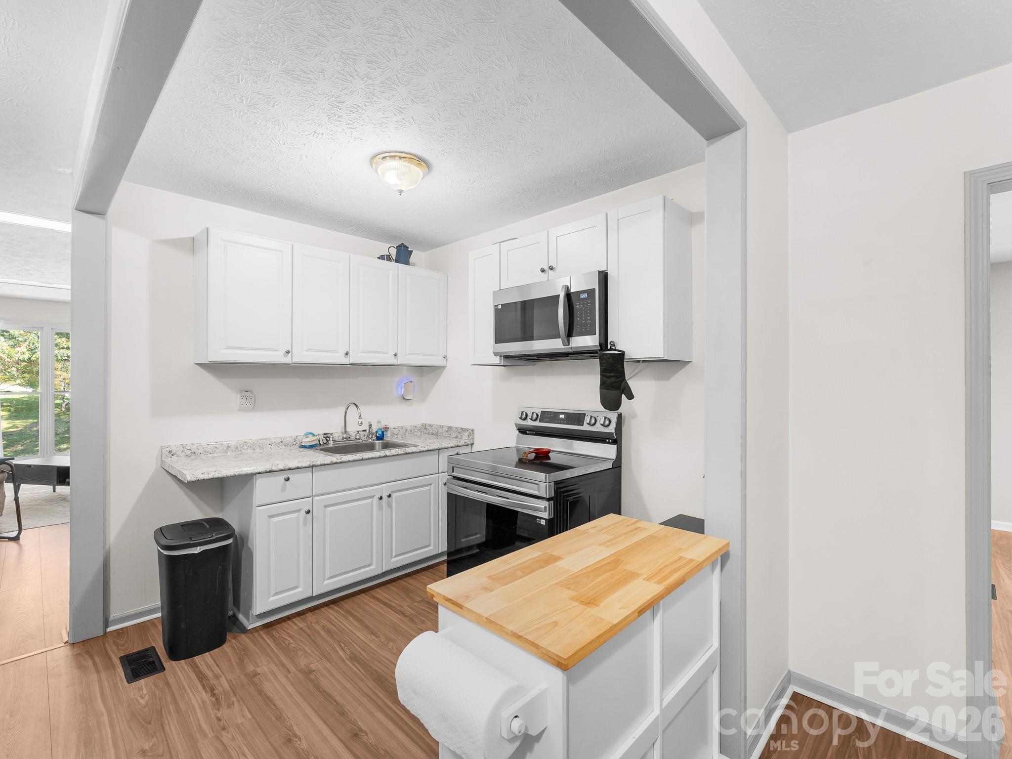 40 Country Bear Lane — Flat Rock