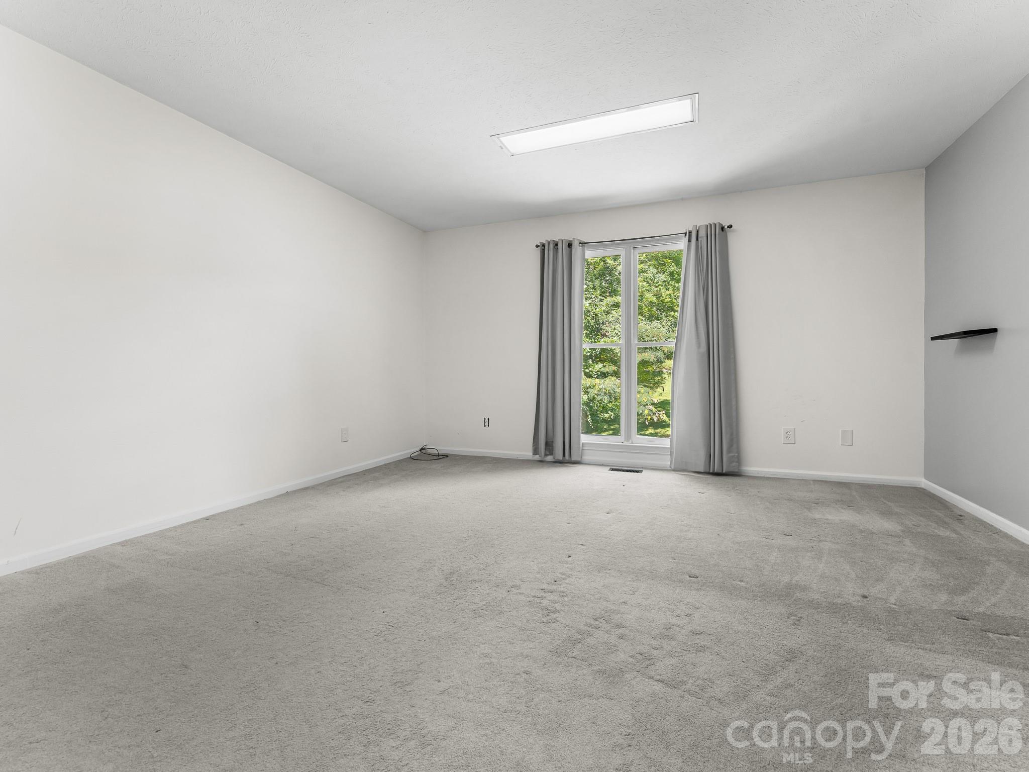 40 Country Bear Lane — Flat Rock