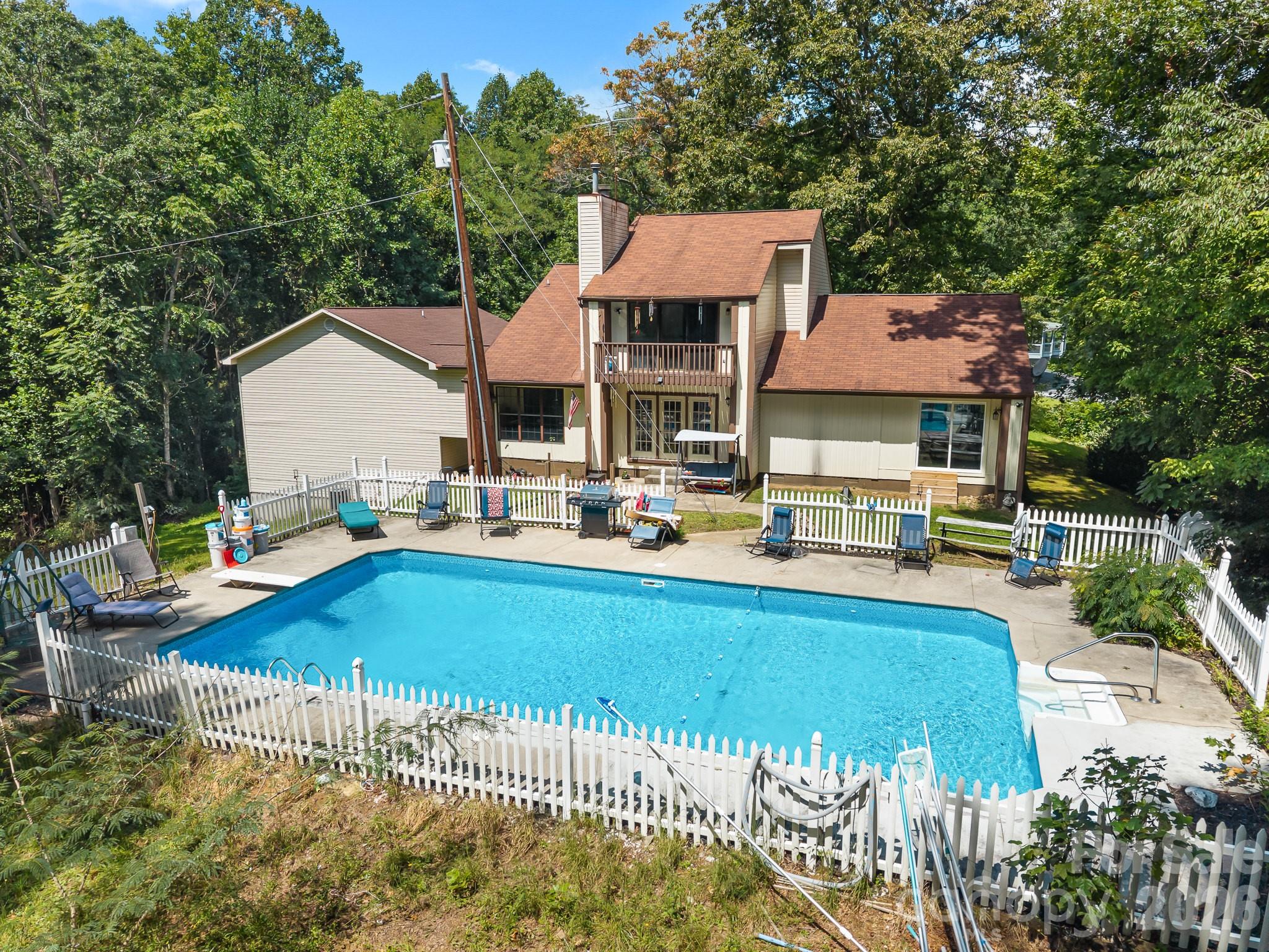 40 Country Bear Lane — Flat Rock