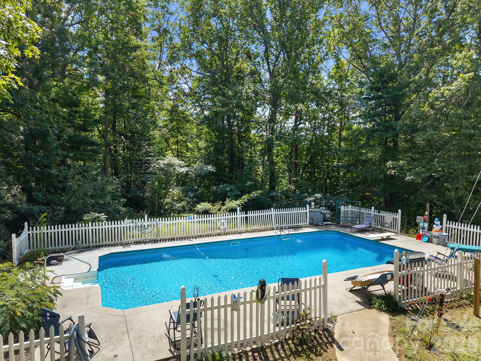 40 Country Bear Lane — Flat Rock
