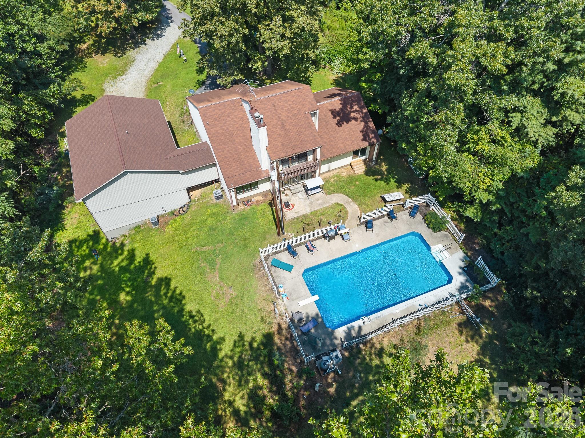 40 Country Bear Lane — Flat Rock