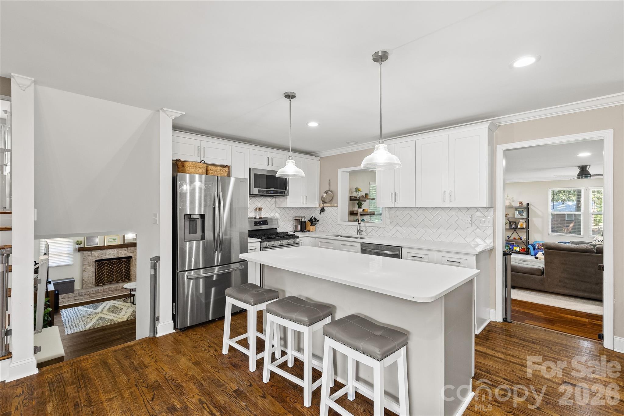 6623 Long Meadow Road — Charlotte