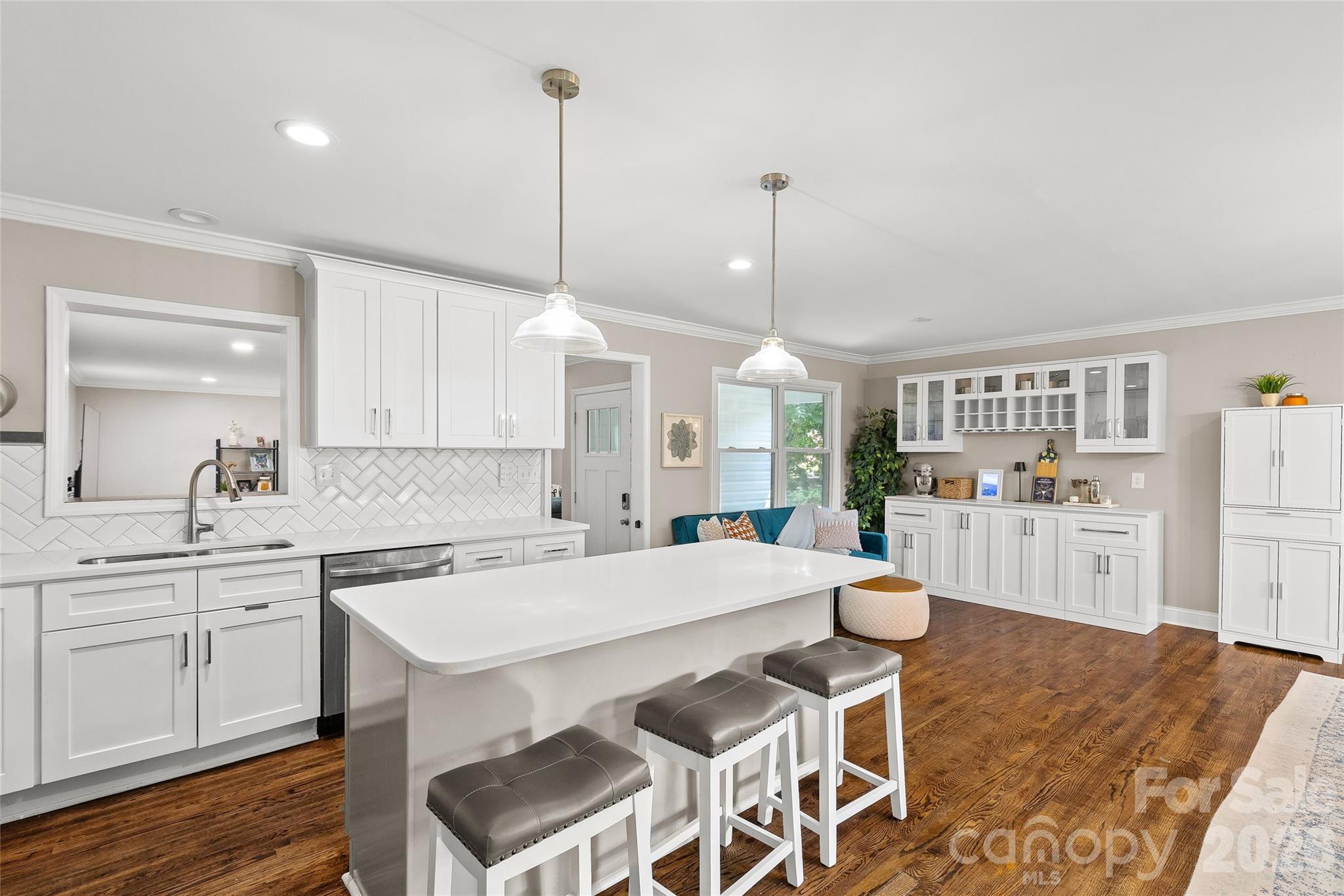 6623 Long Meadow Road — Charlotte