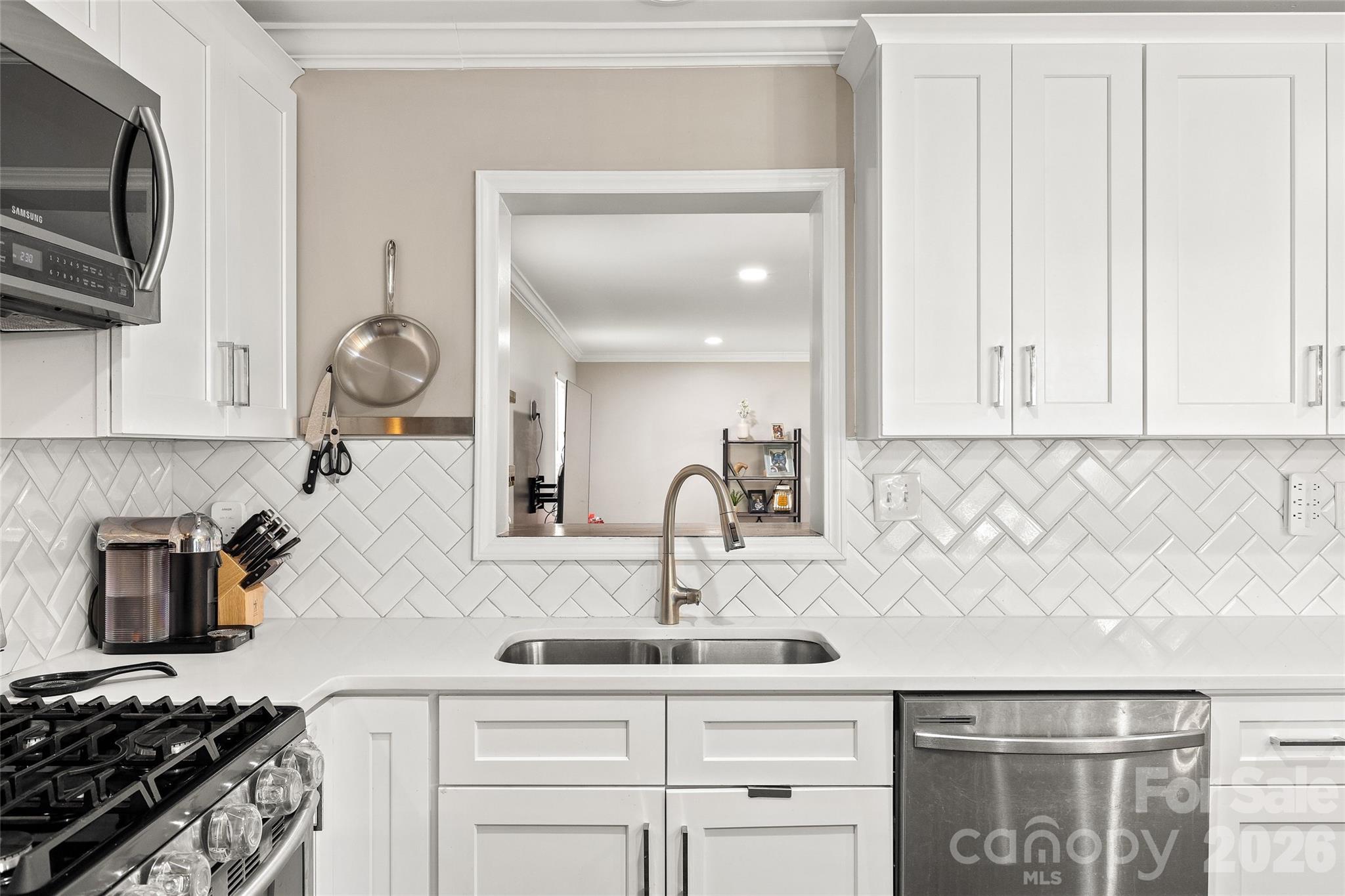 6623 Long Meadow Road — Charlotte