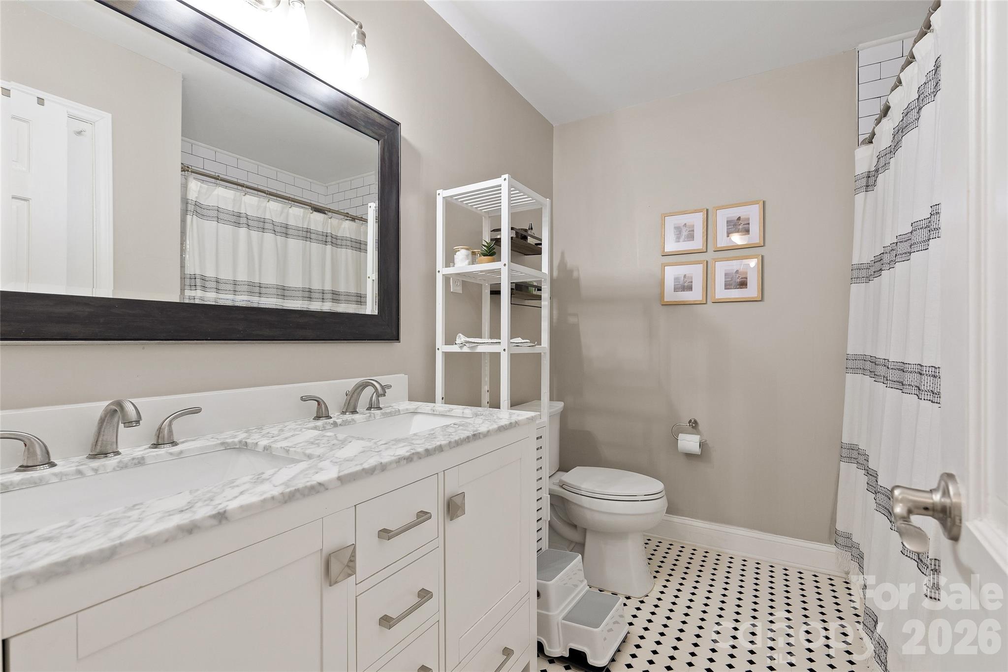 6623 Long Meadow Road — Charlotte