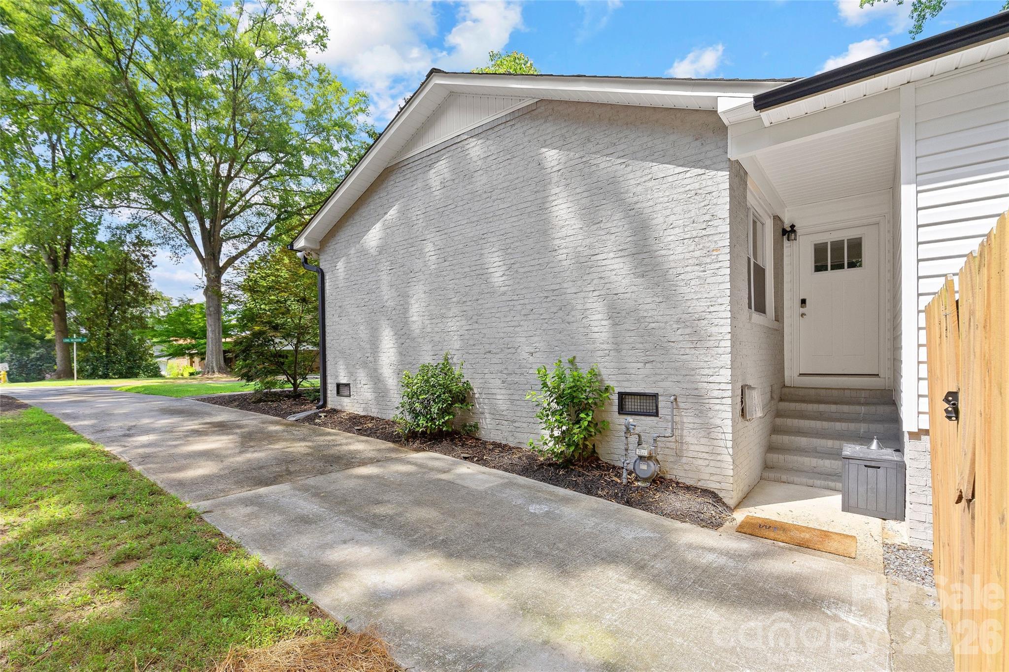 6623 Long Meadow Road — Charlotte