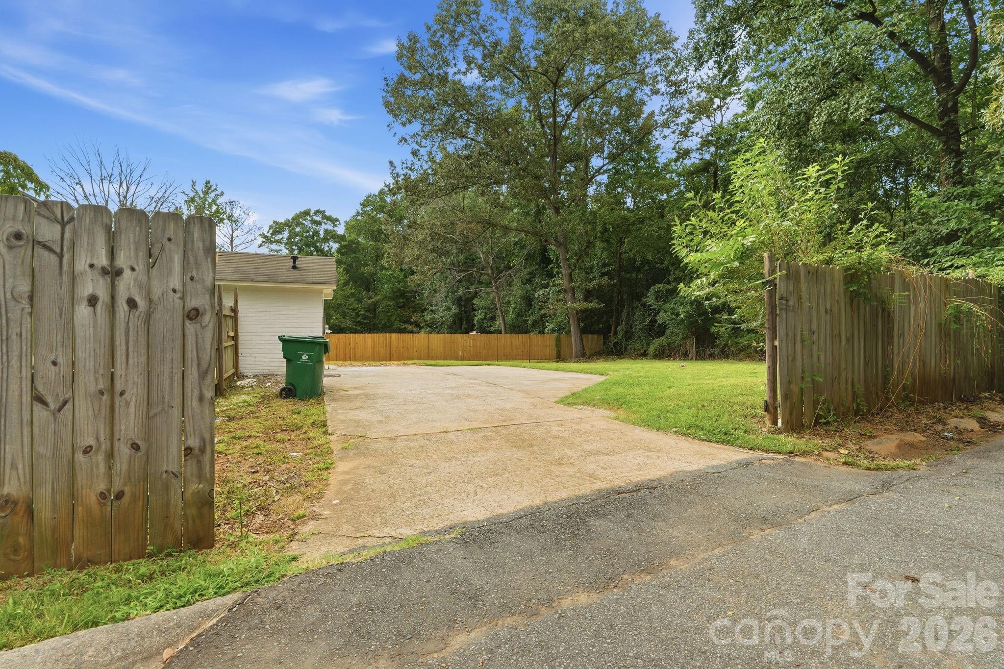 5233 Delivau Drive — Charlotte