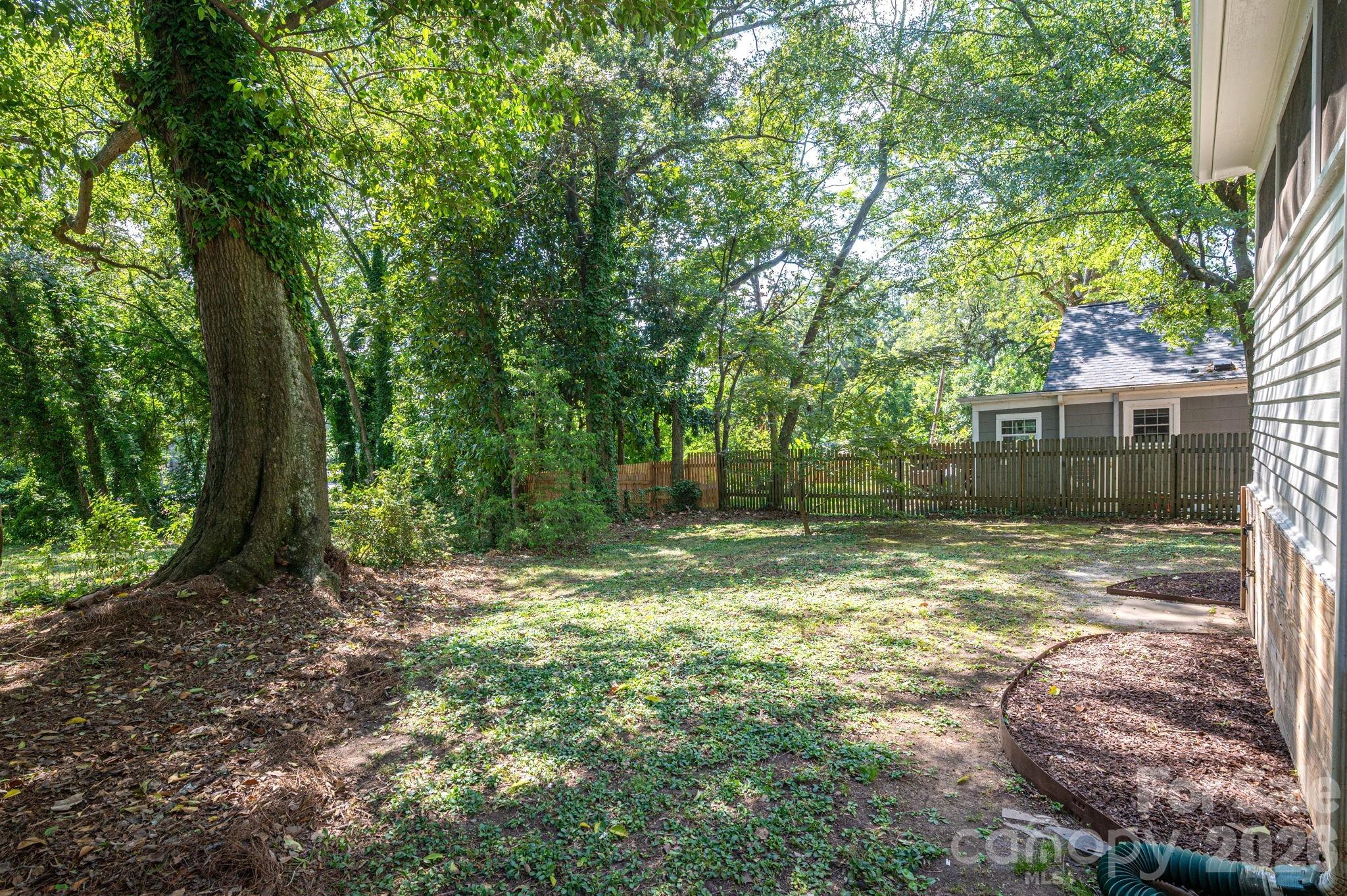 205 W Sixth Avenue — Gastonia