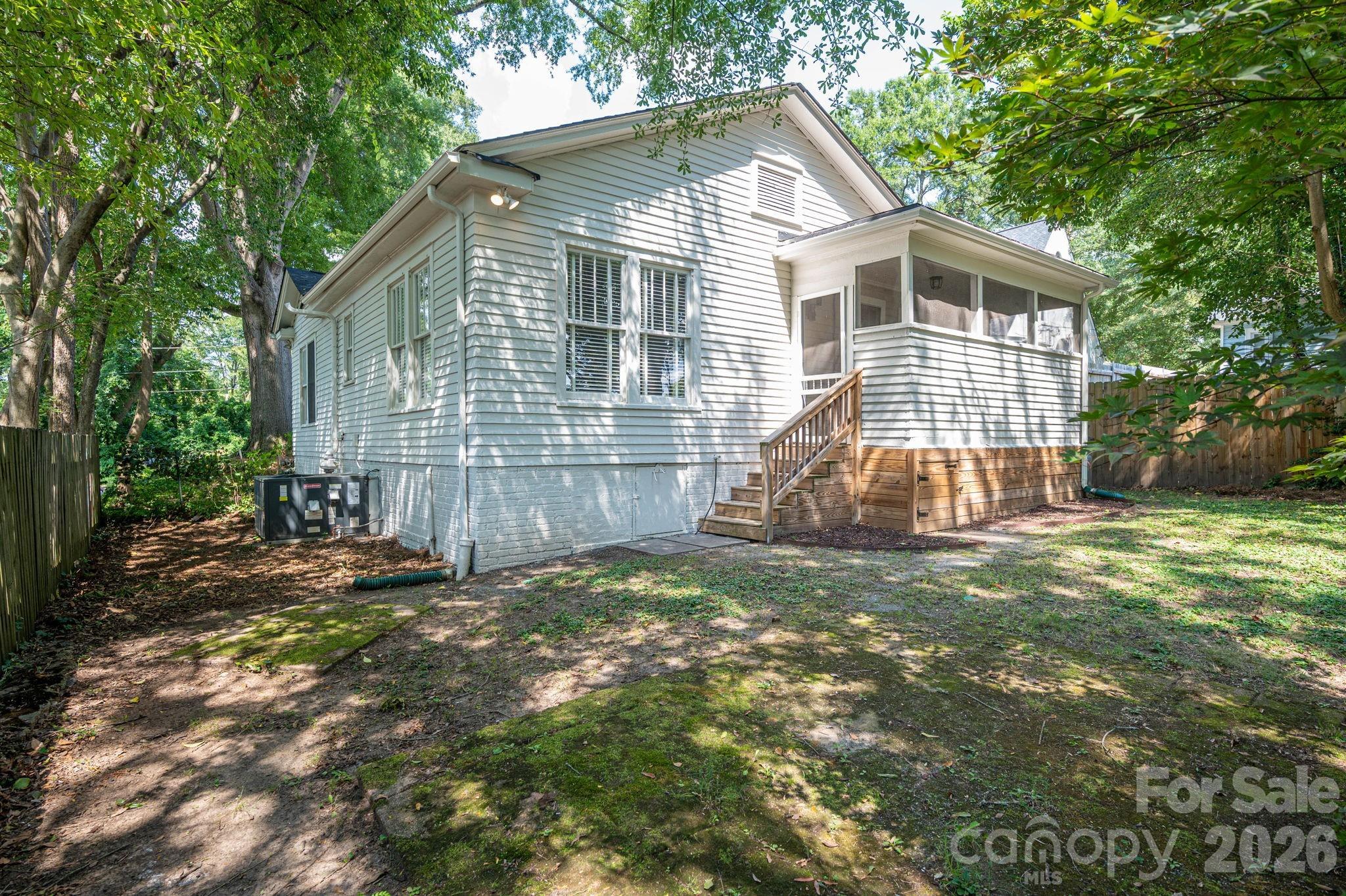 205 W Sixth Avenue — Gastonia