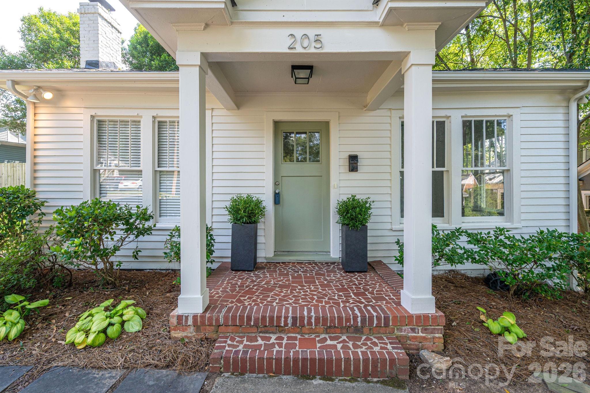 205 W Sixth Avenue — Gastonia