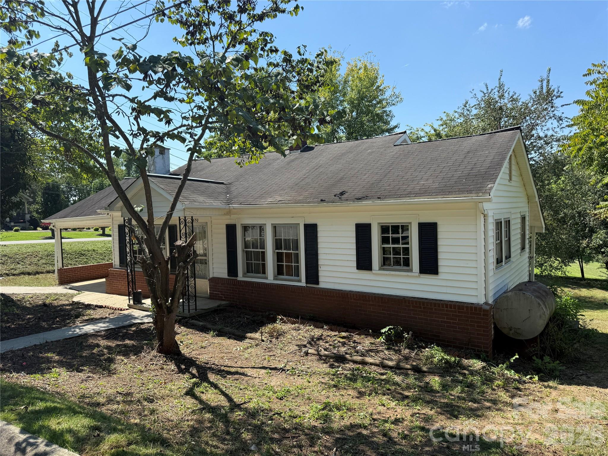 1650 Berkley Street SW — Lenoir