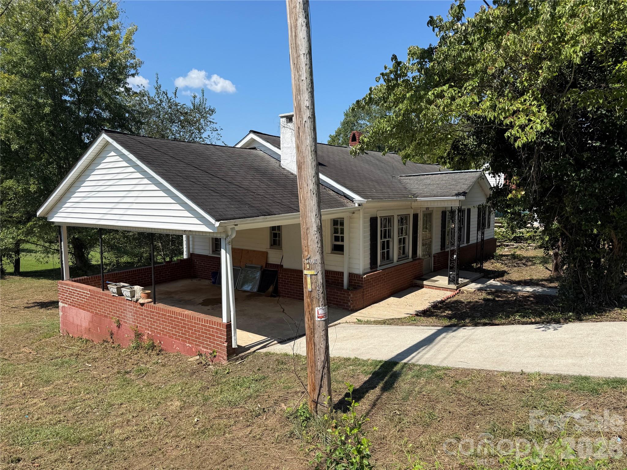 1650 Berkley Street SW — Lenoir