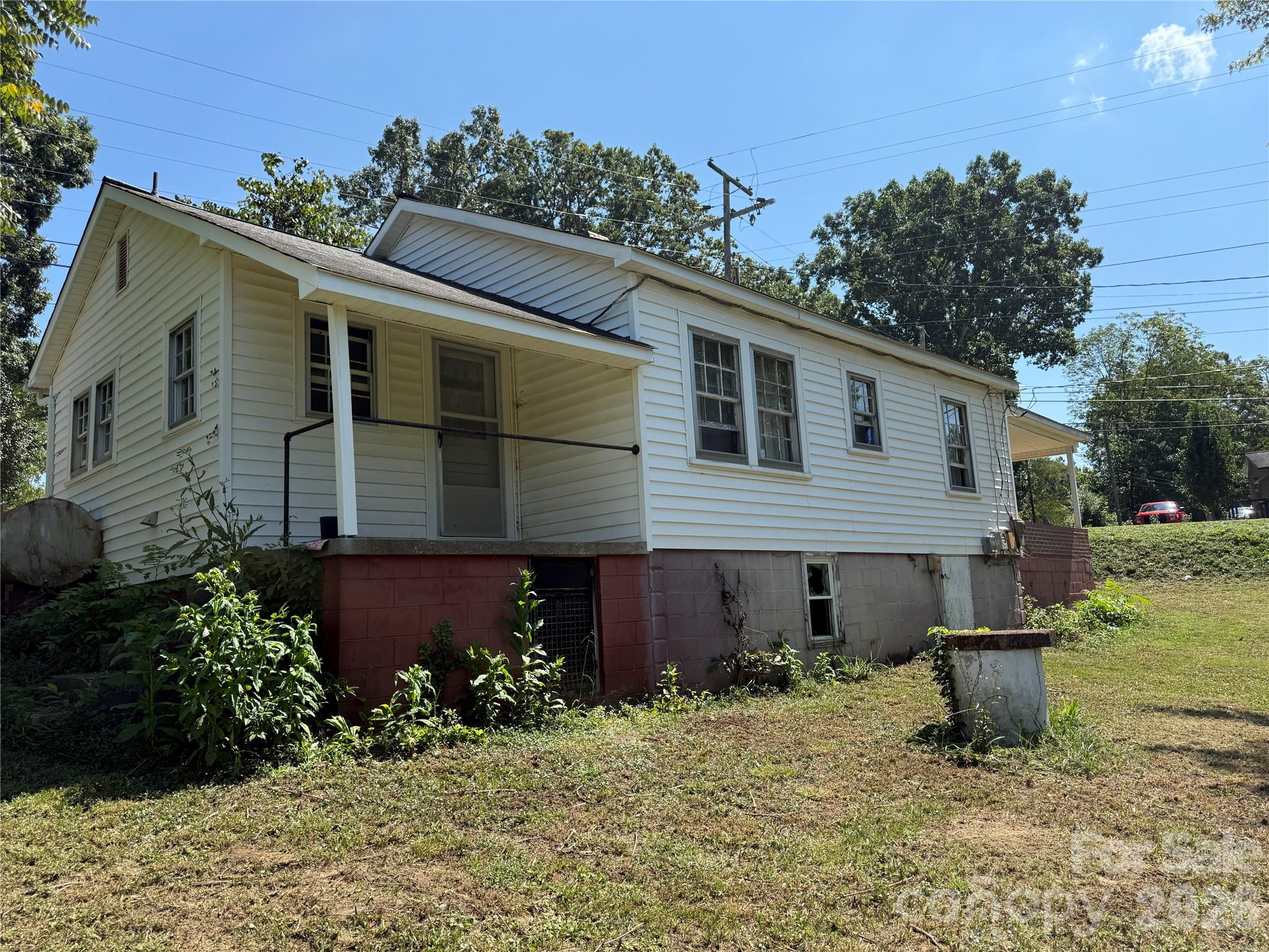 1650 Berkley Street SW — Lenoir