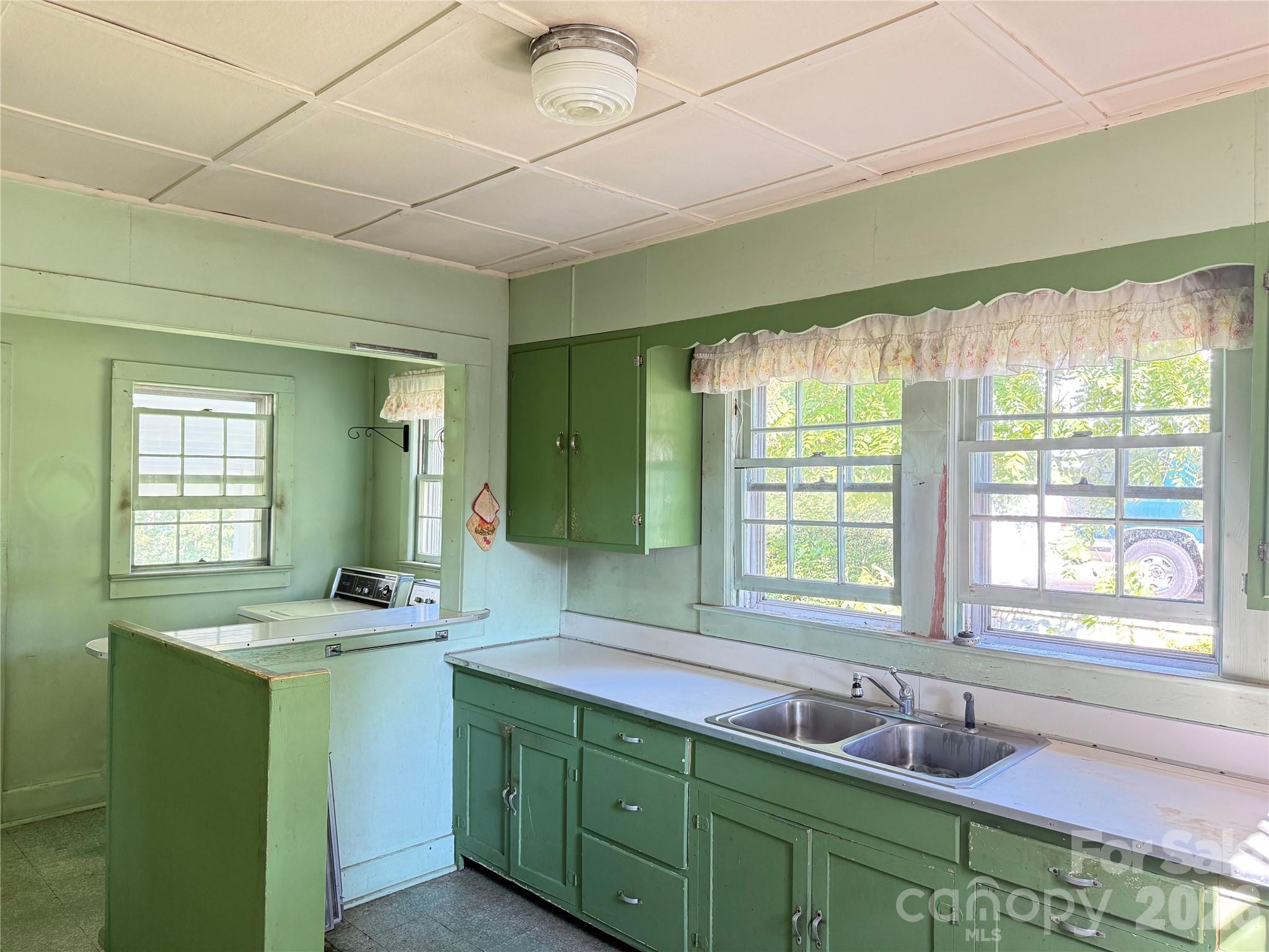 1650 Berkley Street SW — Lenoir