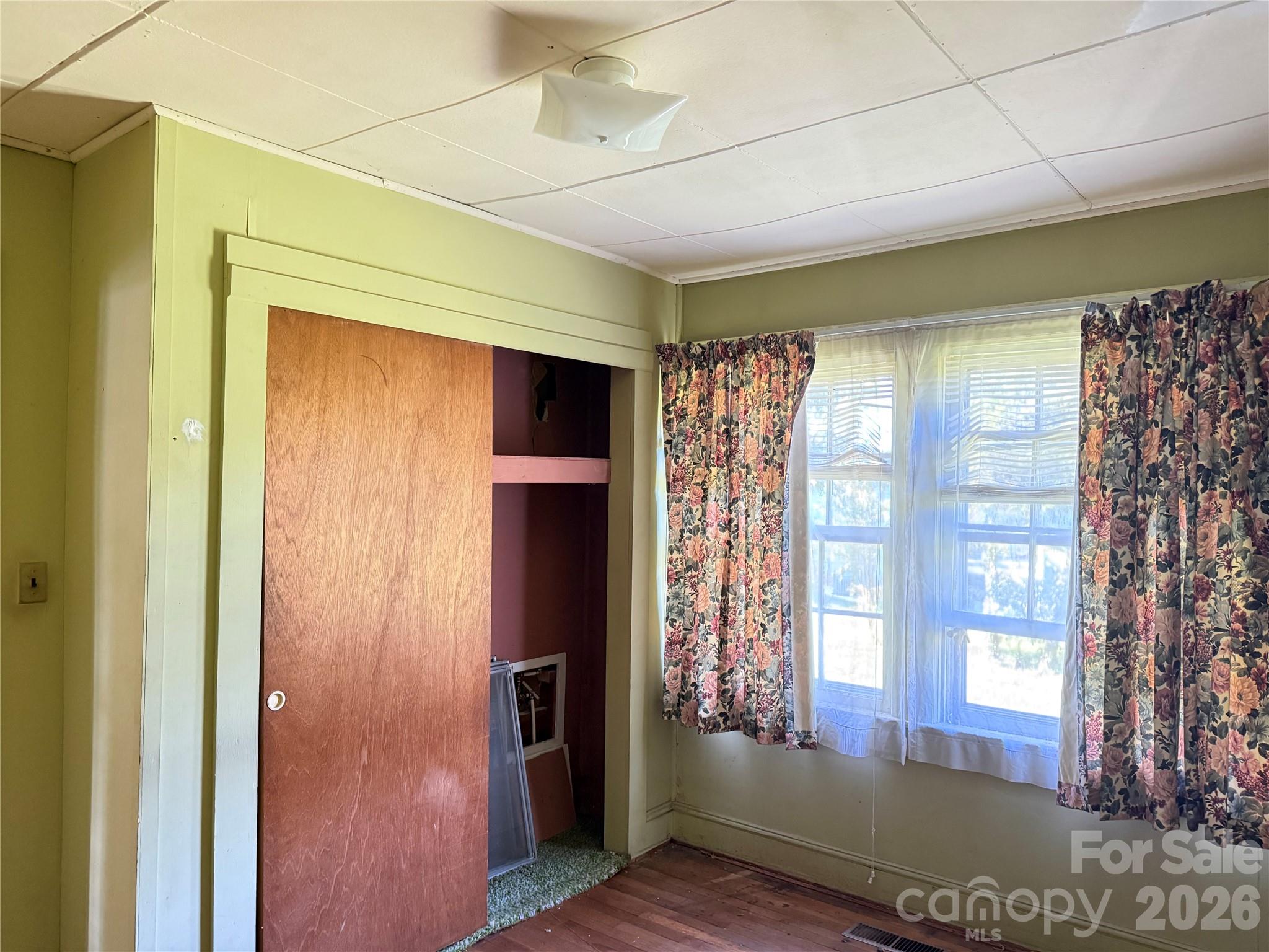 1650 Berkley Street SW — Lenoir