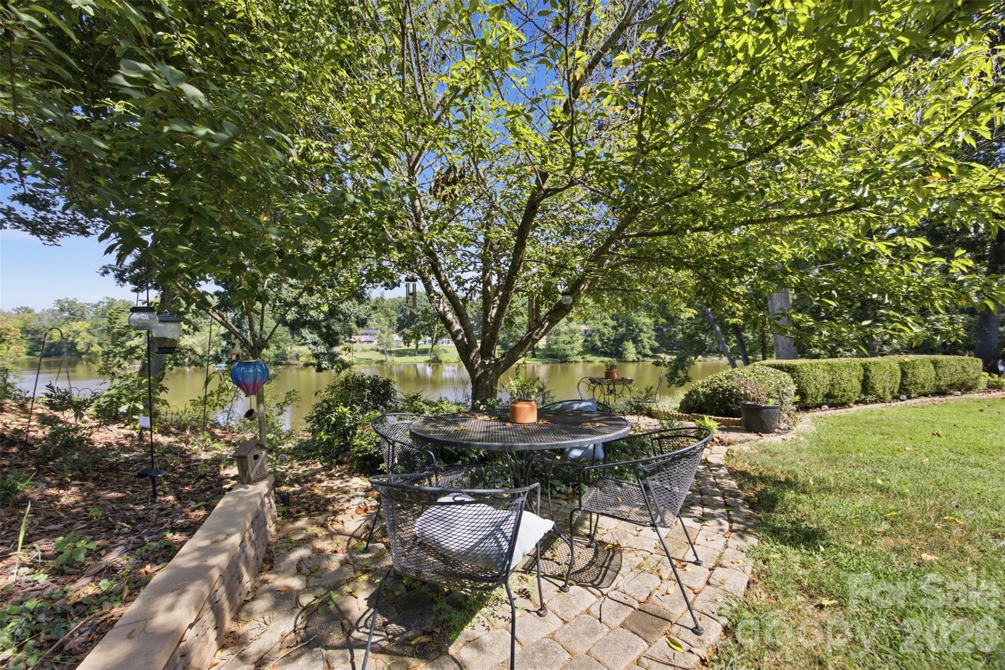 401 Armstrong Drive — Belmont