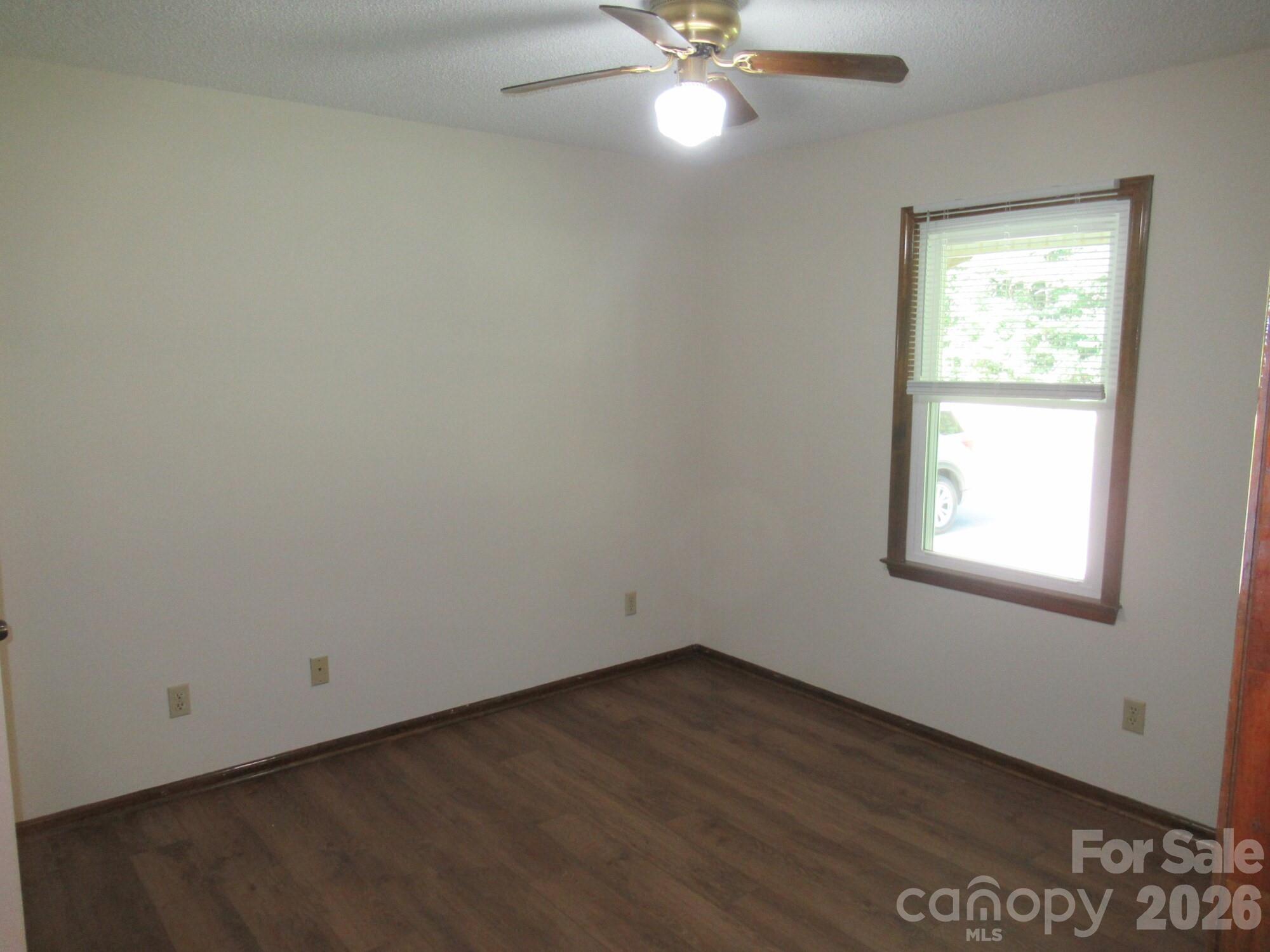 1809 S Industrial Park Road — Lincolnton