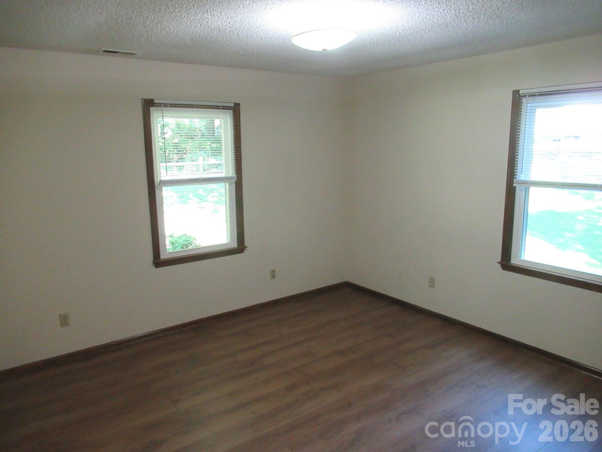 1809 S Industrial Park Road — Lincolnton