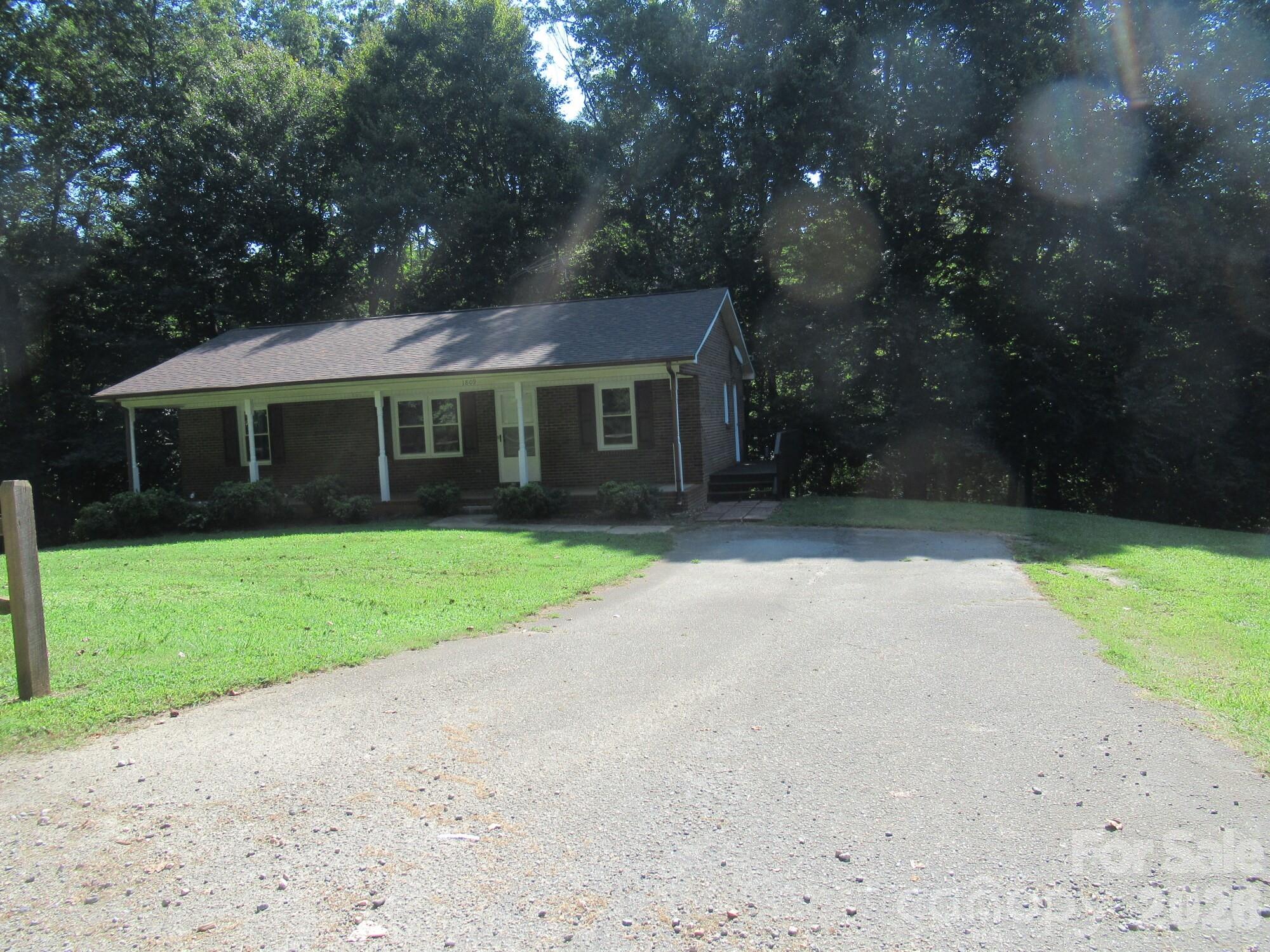 1809 S Industrial Park Road — Lincolnton