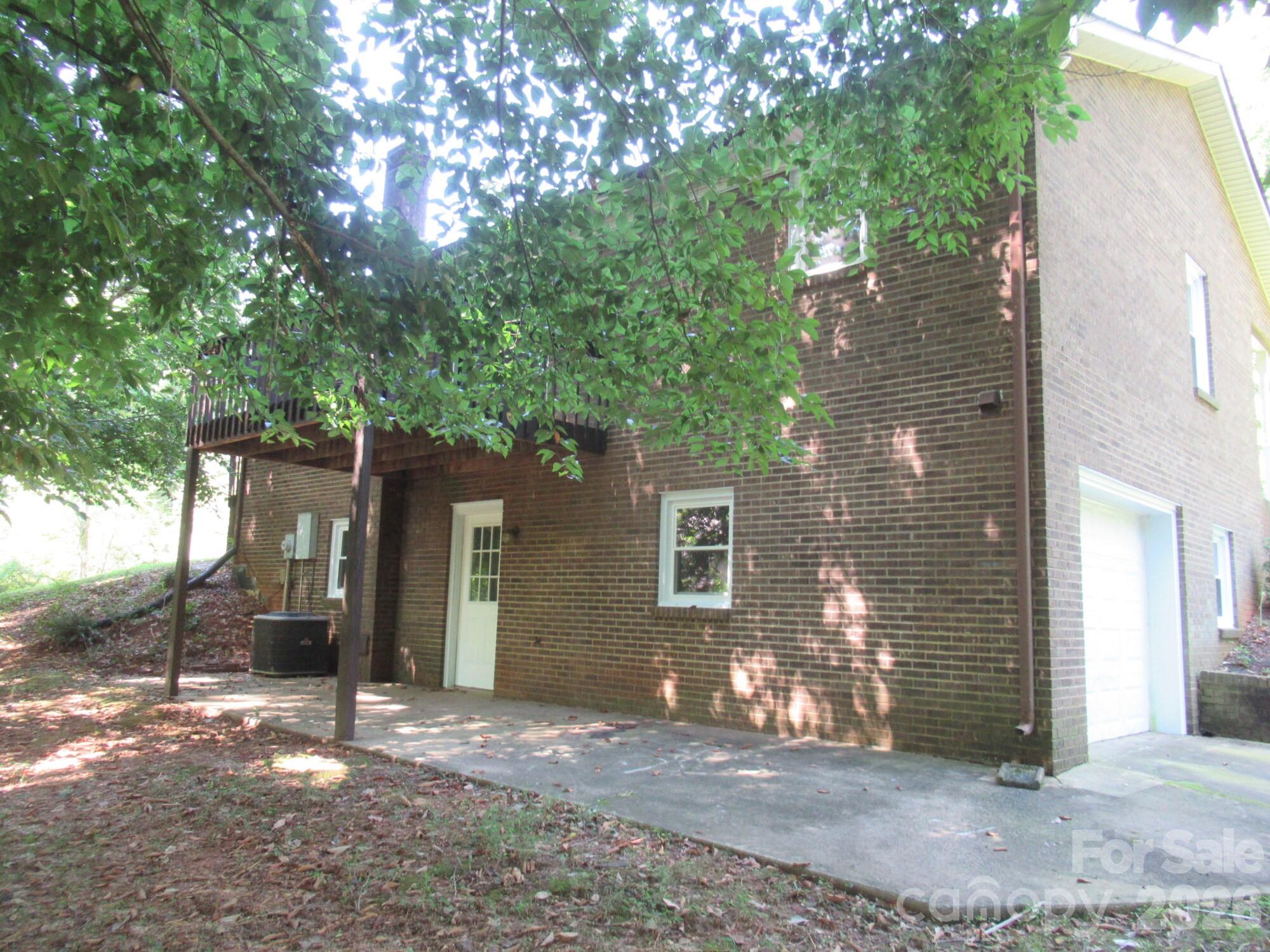 1809 S Industrial Park Road — Lincolnton