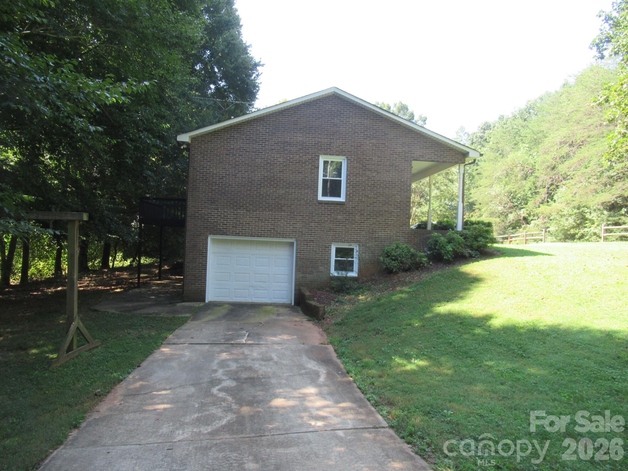 1809 S Industrial Park Road — Lincolnton