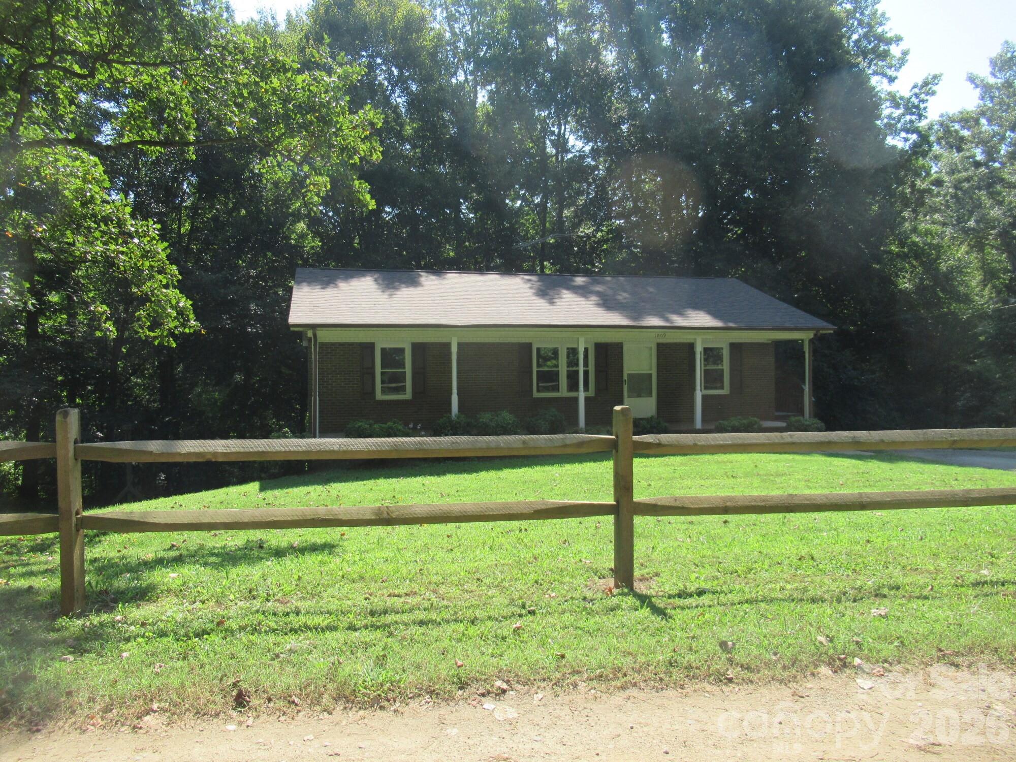 1809 S Industrial Park Road — Lincolnton