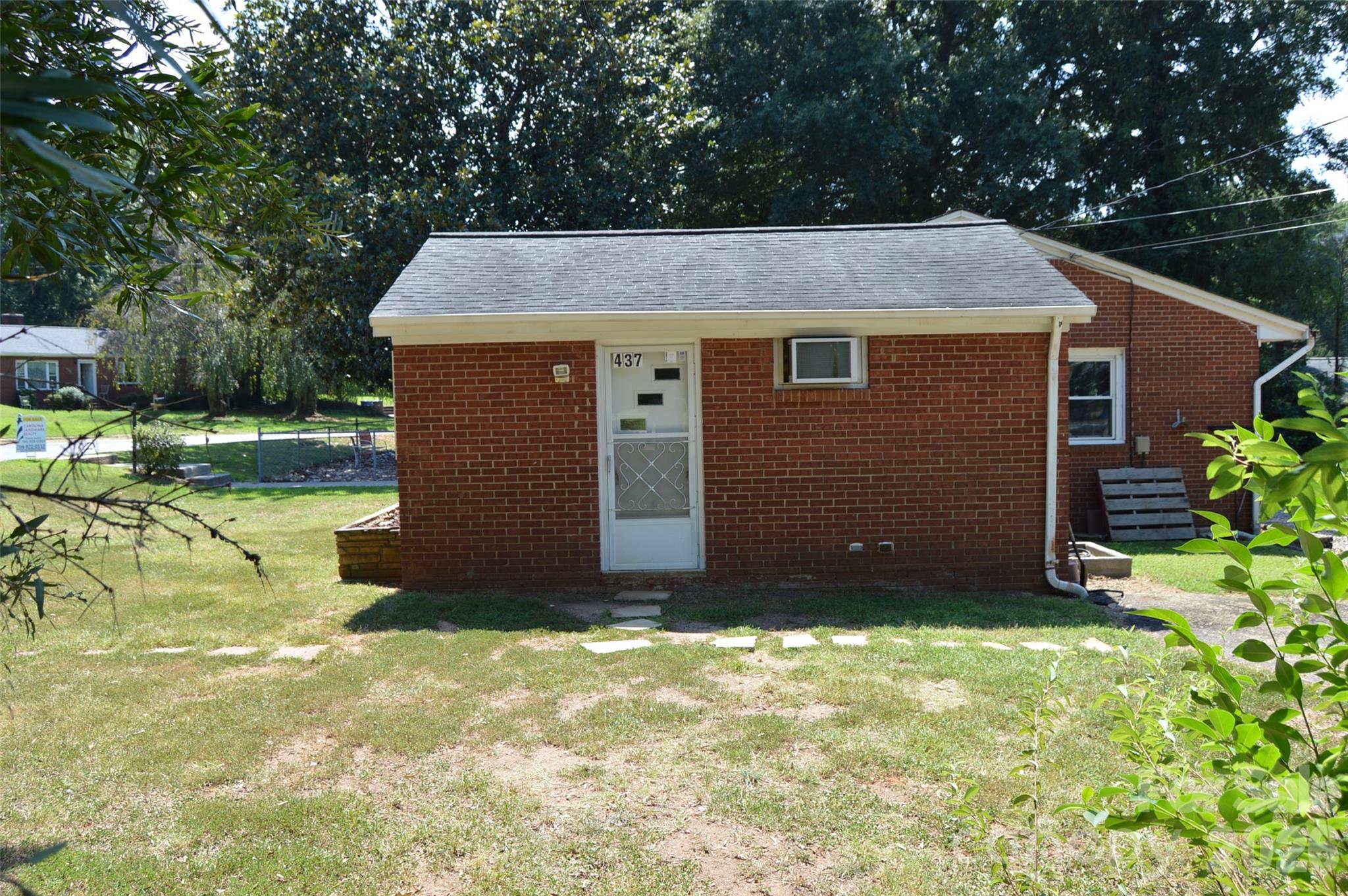 437 Hillcrest Road — Statesville