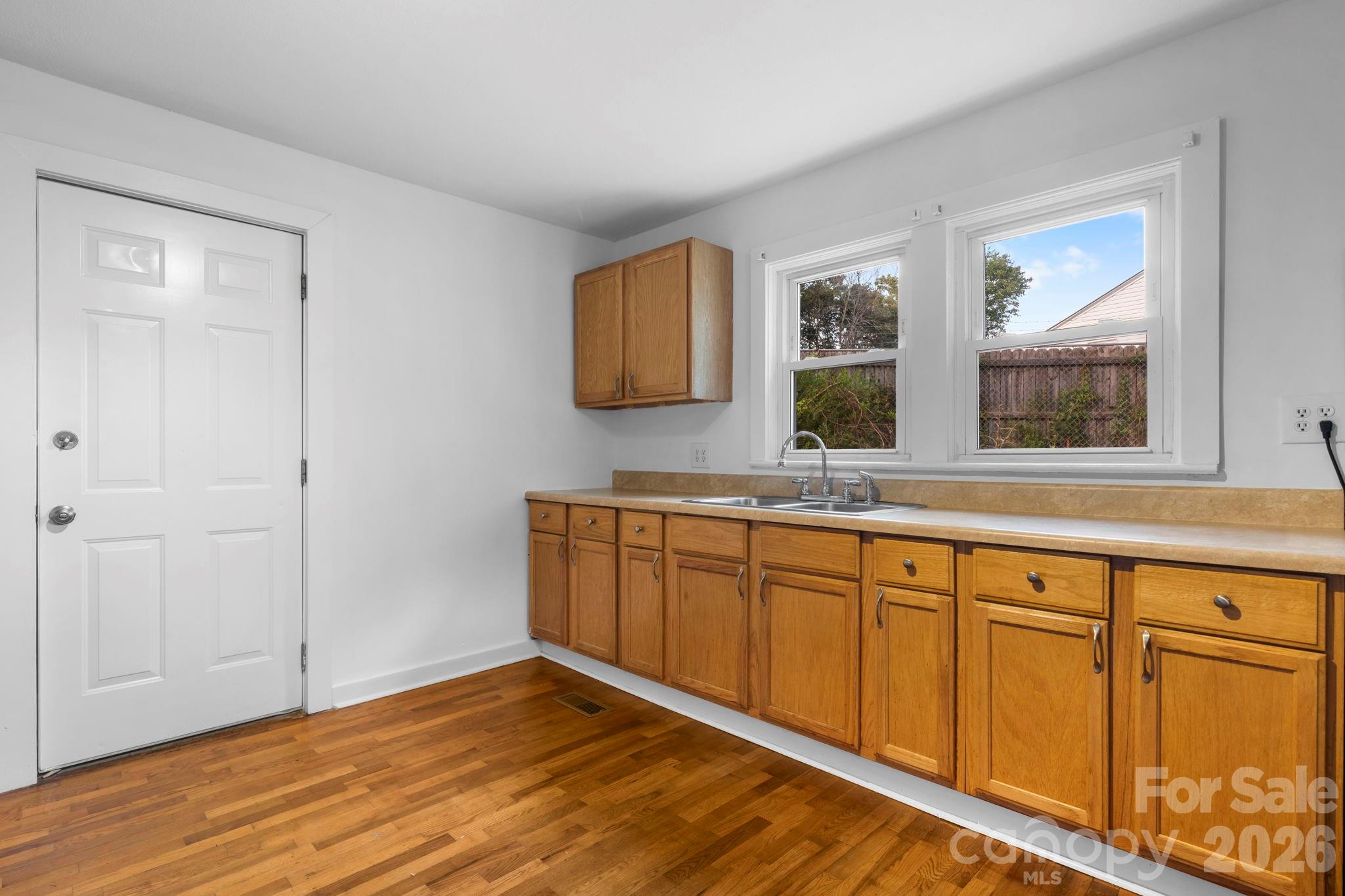 3221 1st Avenue Drive SE — Conover