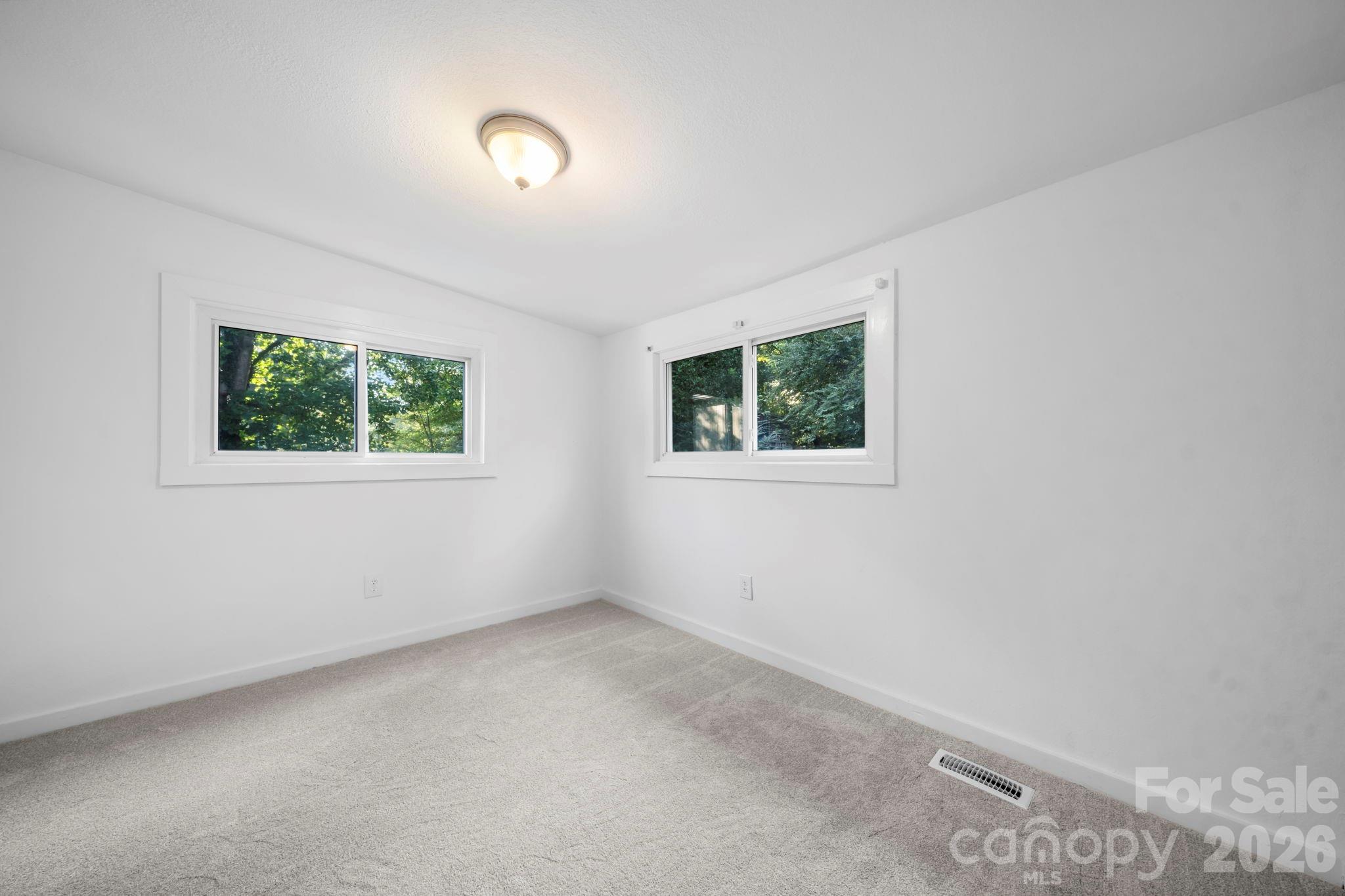 3221 1st Avenue Drive SE — Conover