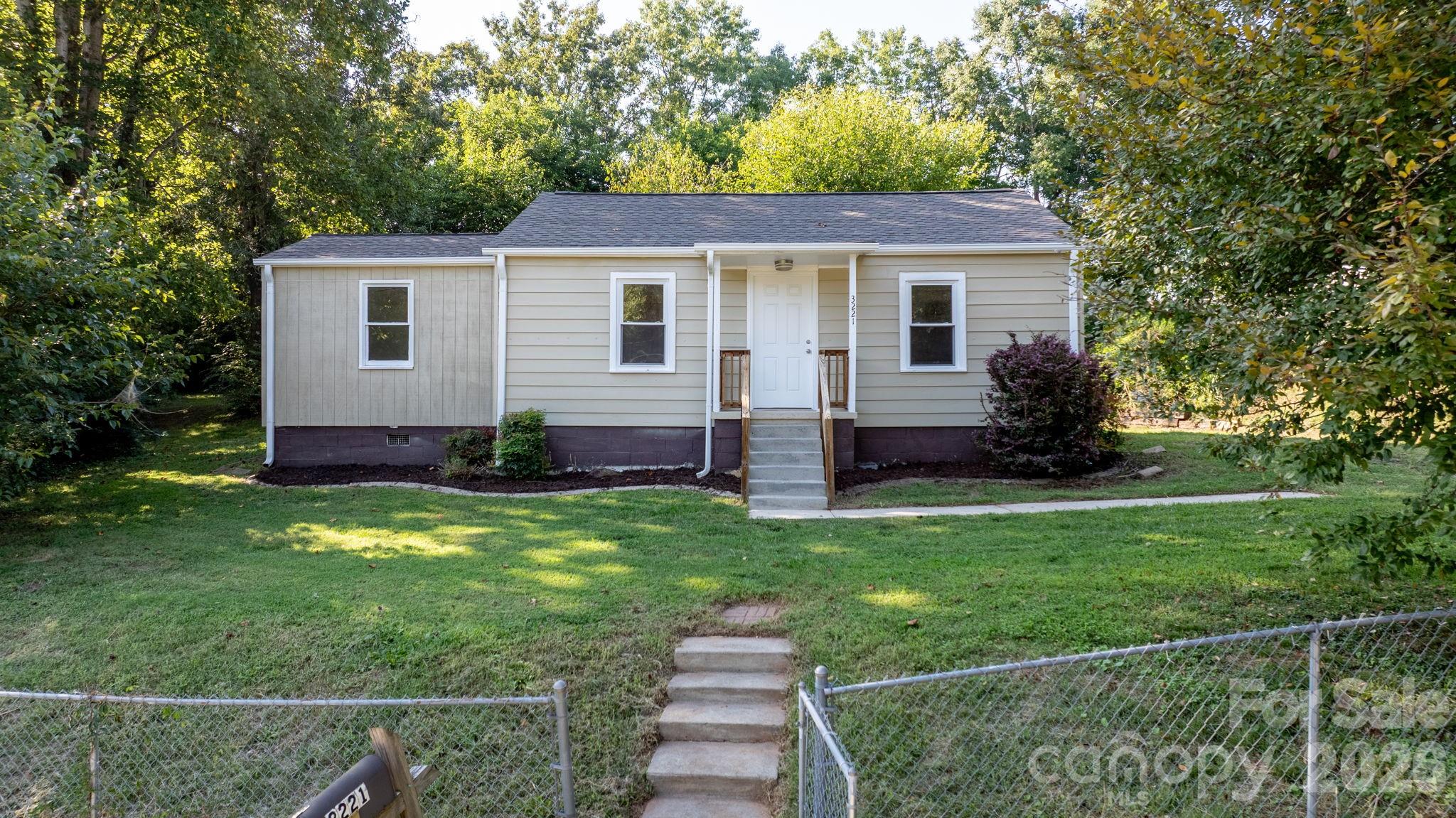 3221 1st Avenue Drive SE — Conover