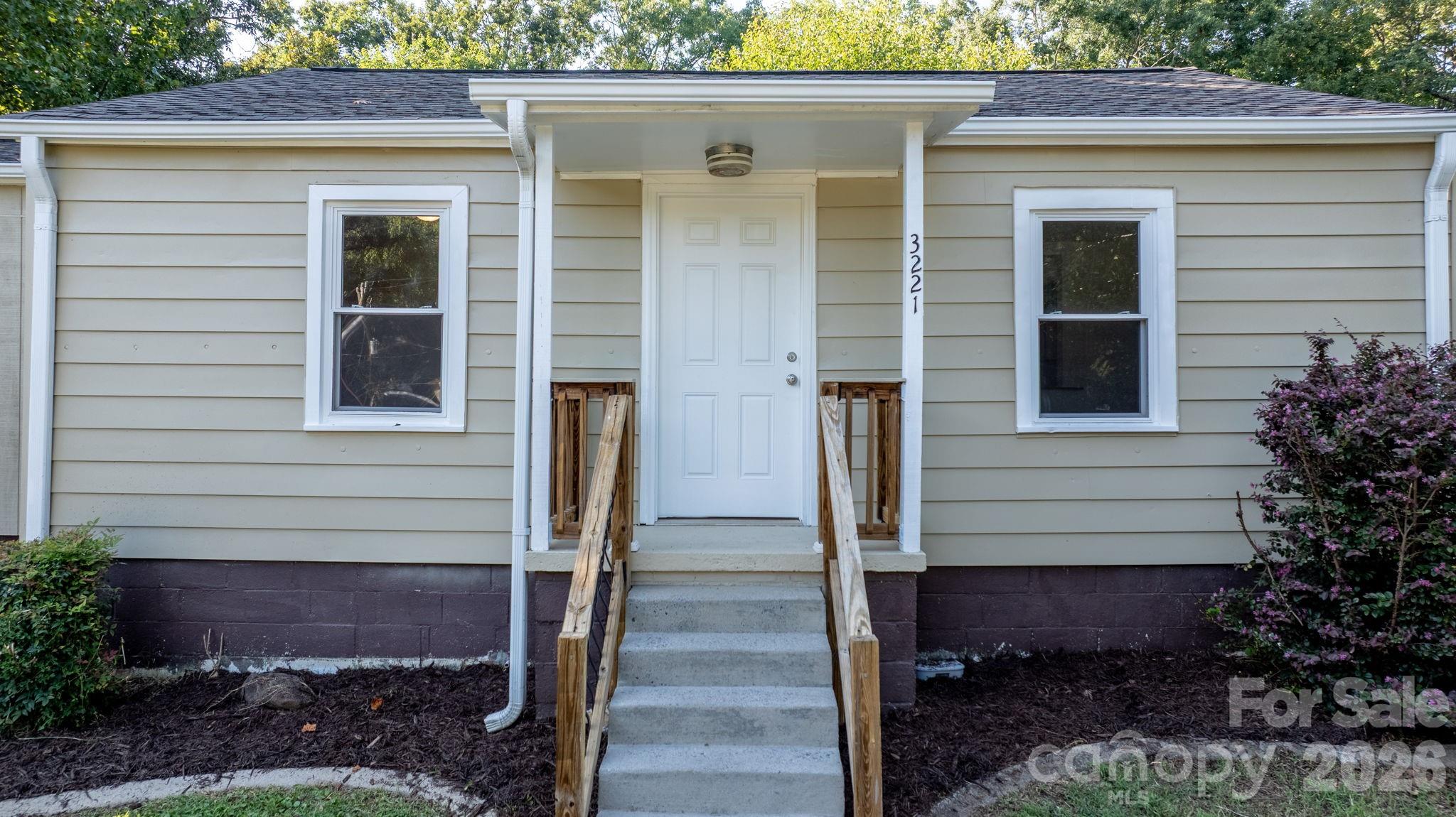 3221 1st Avenue Drive SE — Conover