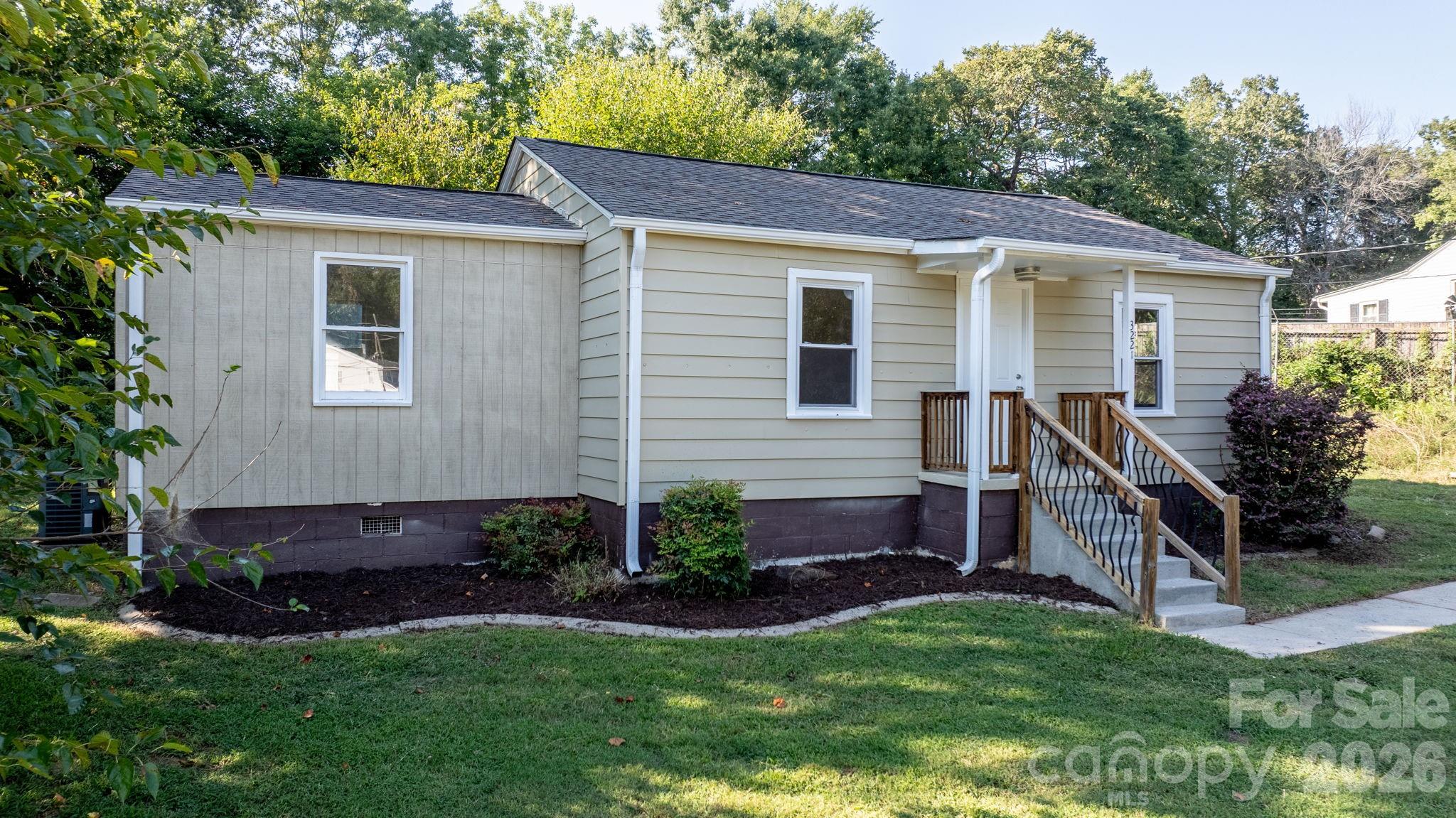 3221 1st Avenue Drive SE — Conover