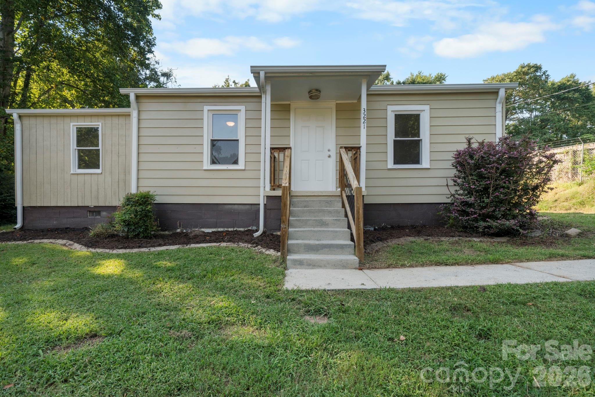 3221 1st Avenue Drive SE — Conover